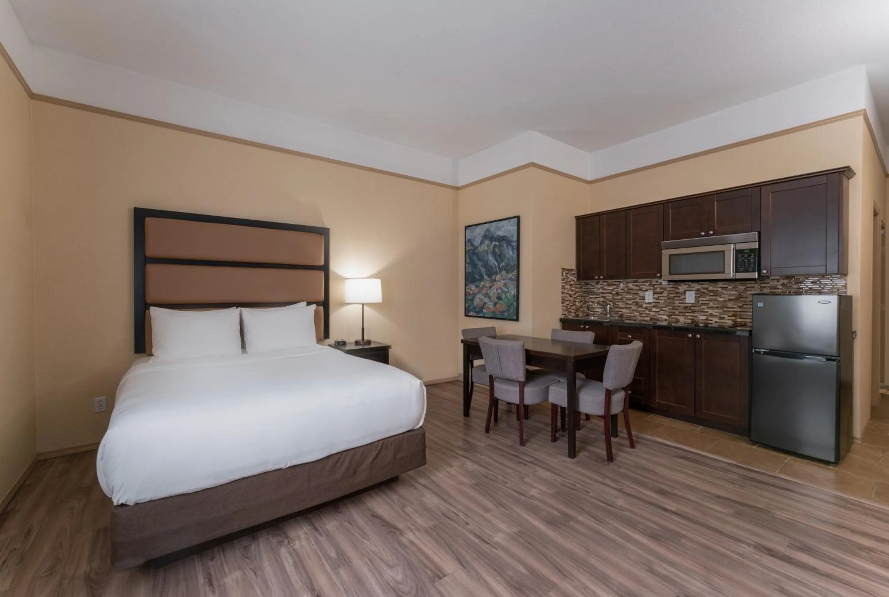 Bed in Prestige Inn Golden