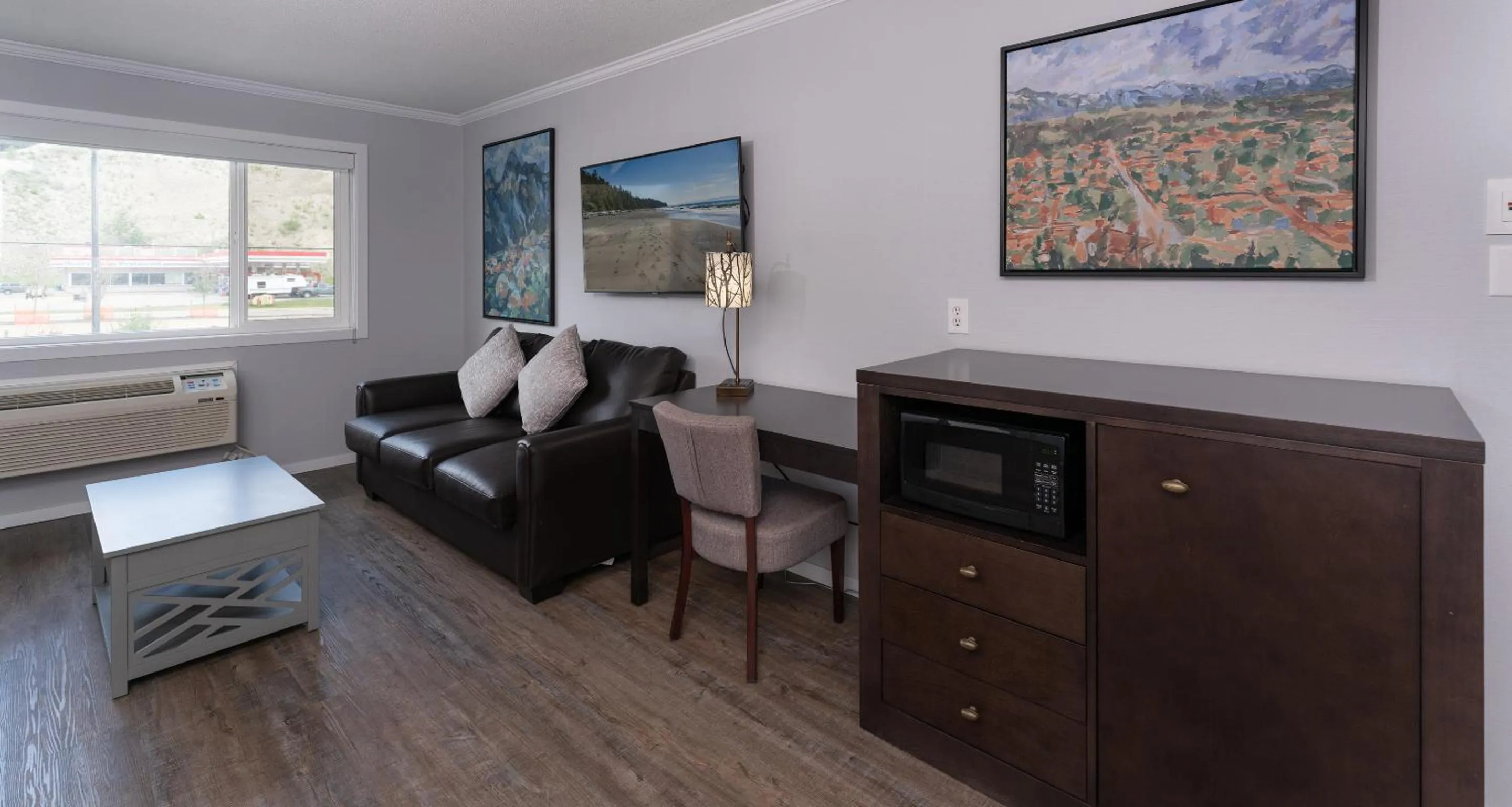 TV and multimedia in Prestige Inn Golden