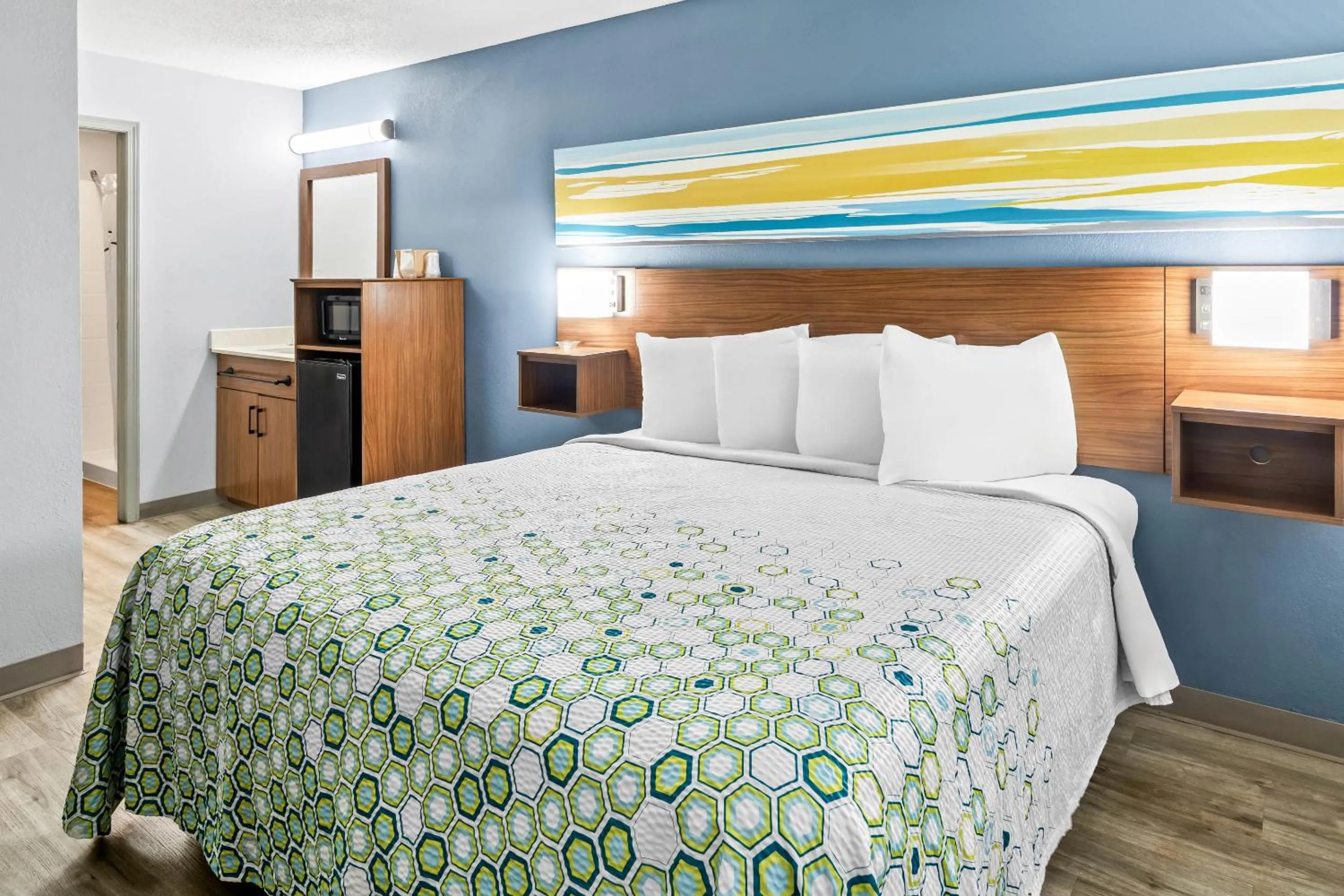 Photo of the whole room, Bed in HomeTowne Studios by Red Roof Florence, KY-Cincinnati Airport