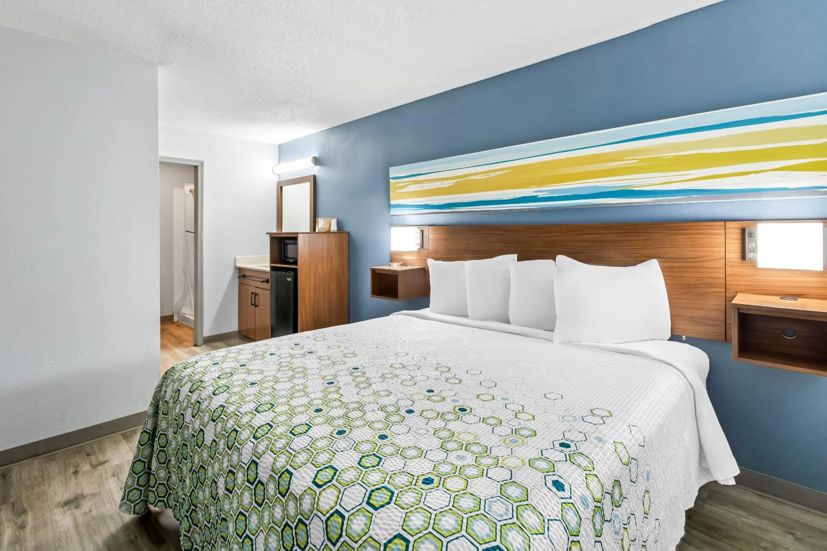 Bedroom, Bed in HomeTowne Studios by Red Roof Florence, KY-Cincinnati Airport