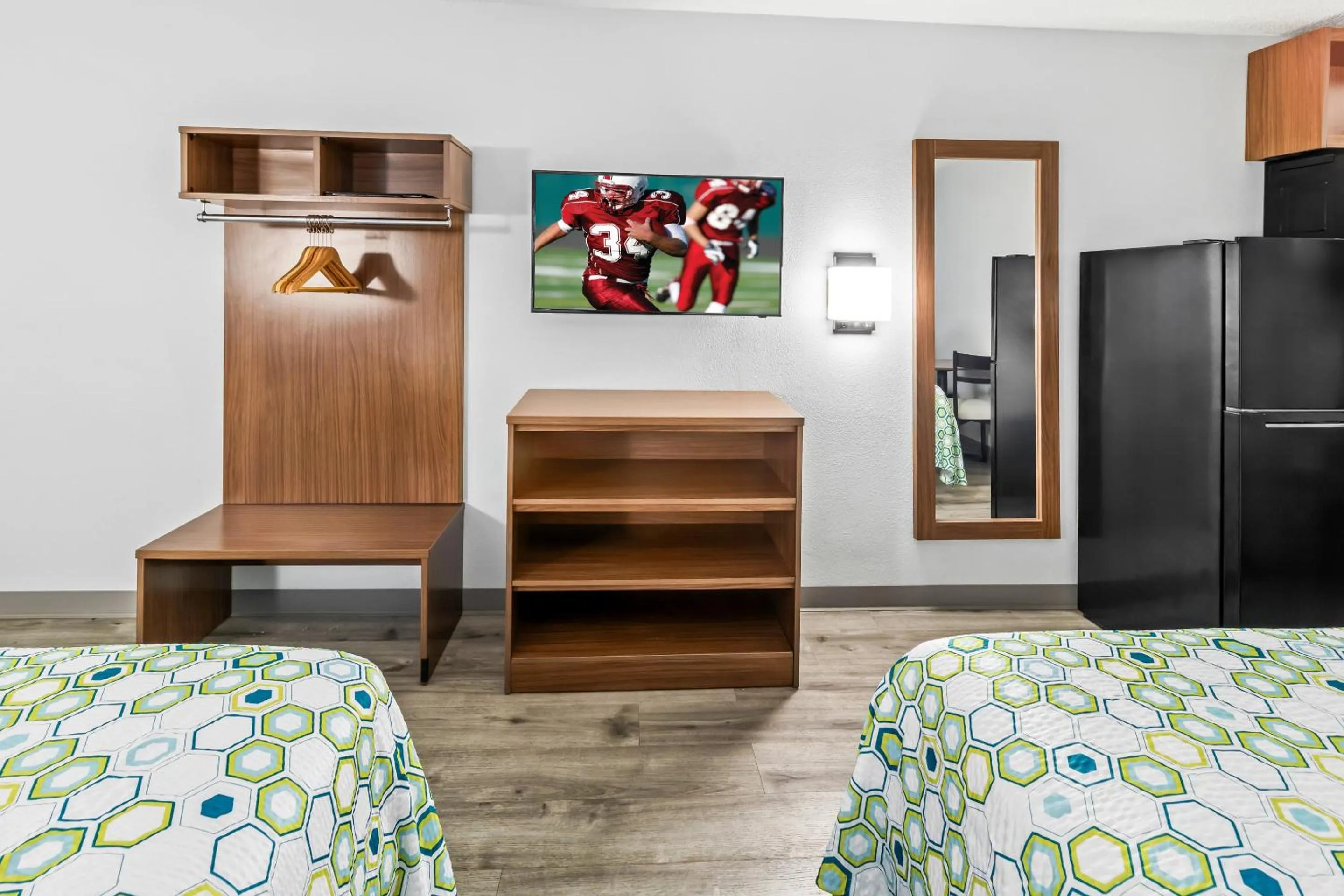 Bed in HomeTowne Studios by Red Roof Florence, KY-Cincinnati Airport