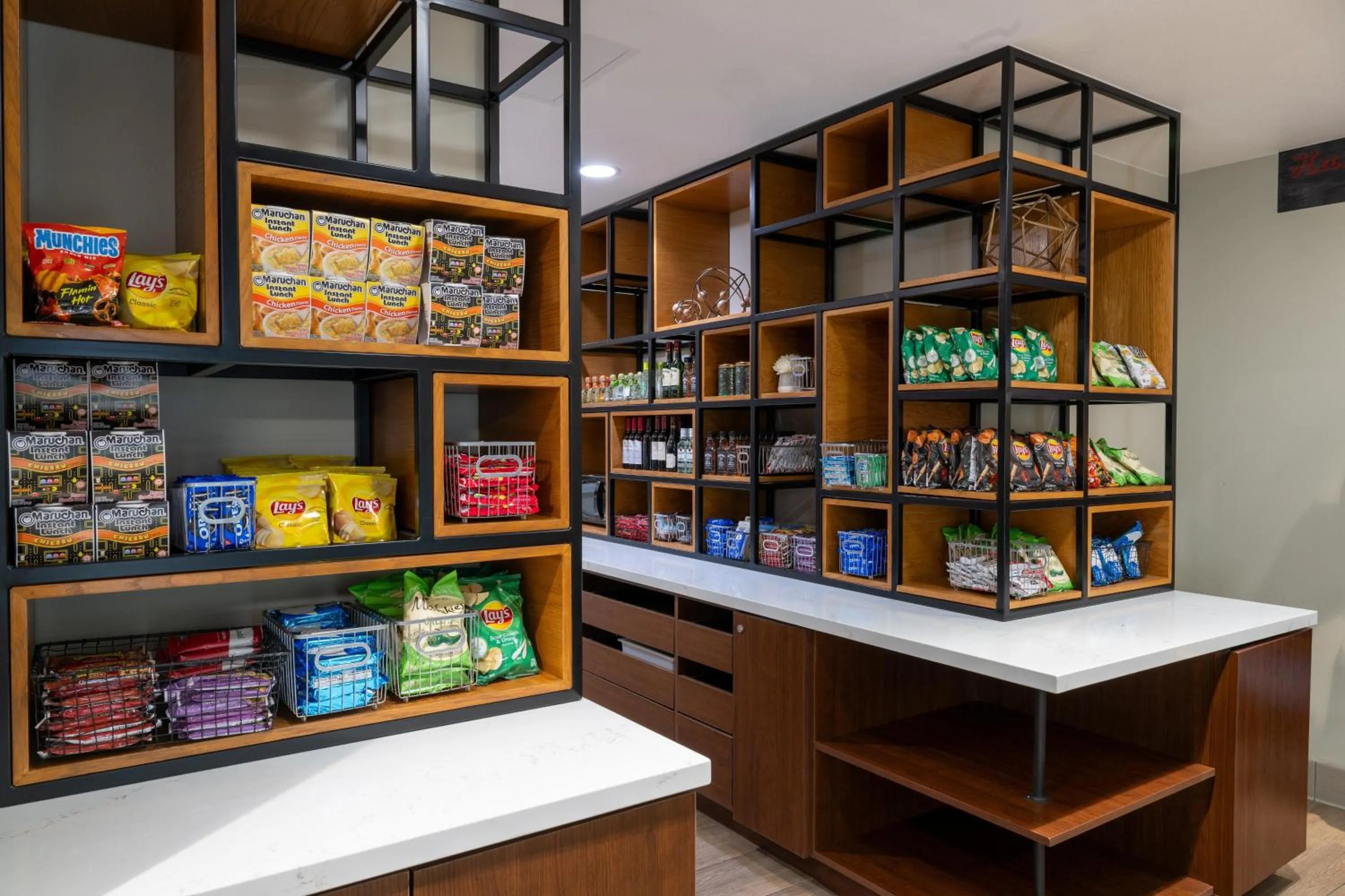 Restaurant/places to eat in DoubleTree by Hilton Campbell - Pruneyard Plaza