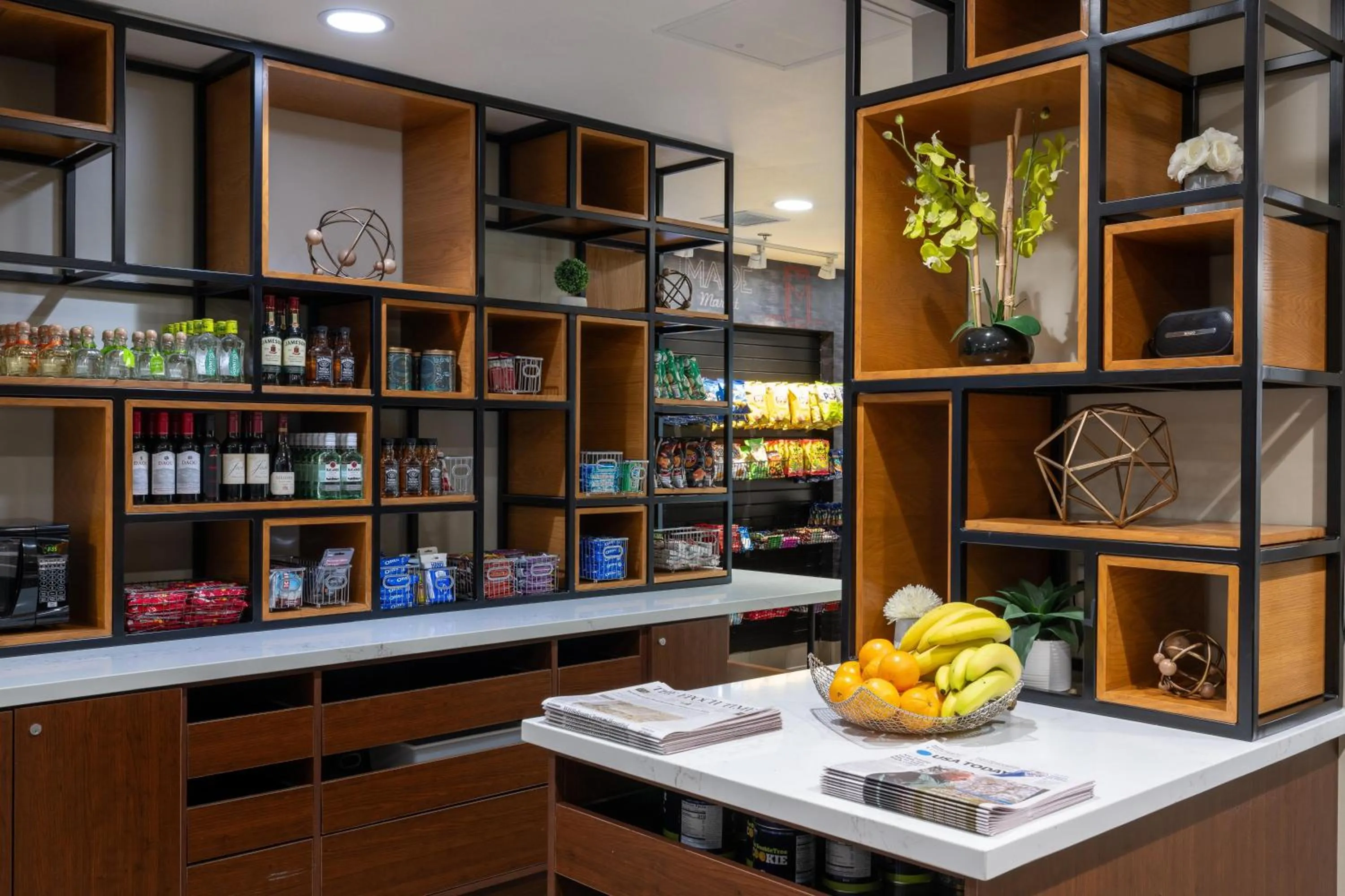 Restaurant/places to eat in DoubleTree by Hilton Campbell - Pruneyard Plaza