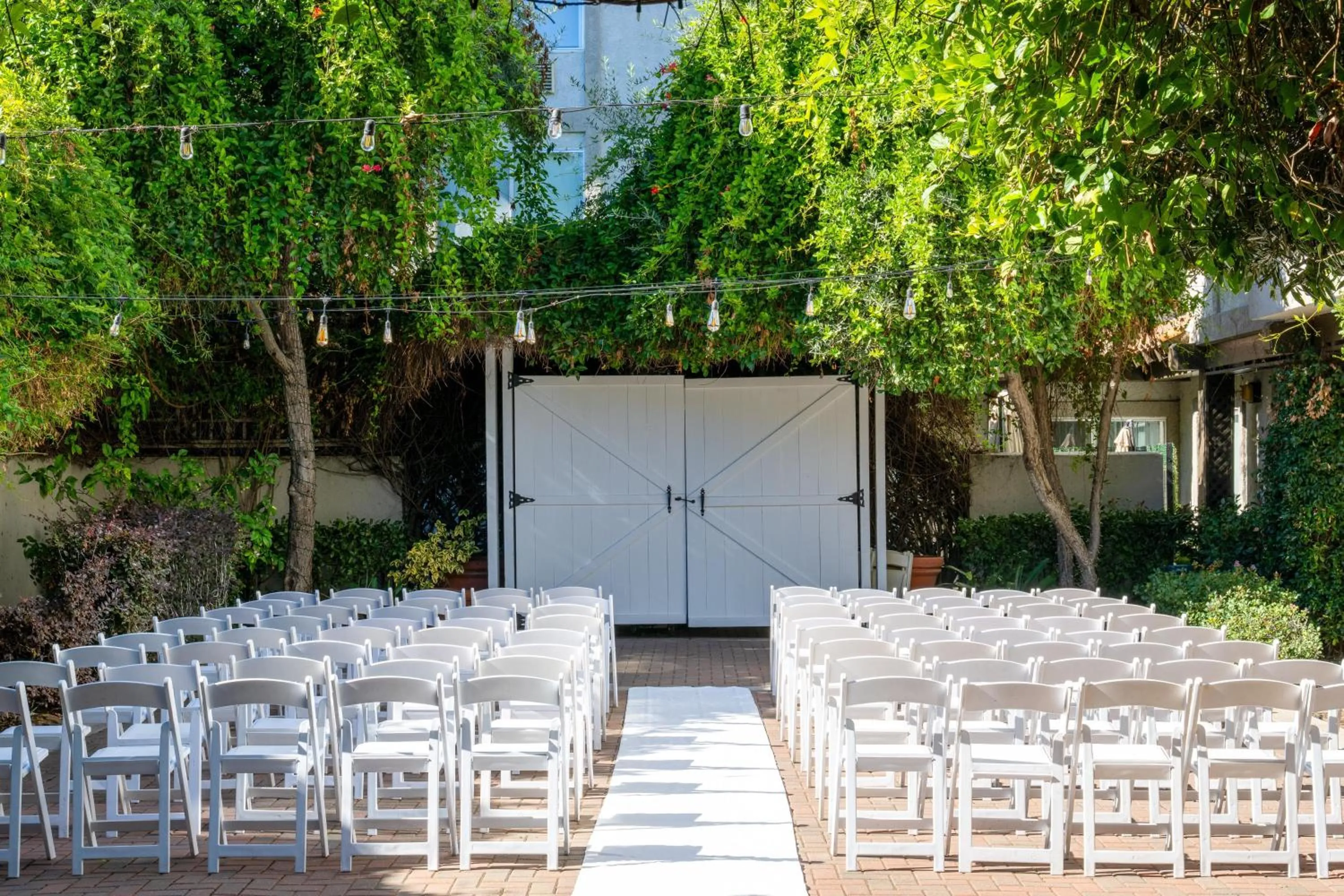 Inner courtyard view in DoubleTree by Hilton Campbell - Pruneyard Plaza