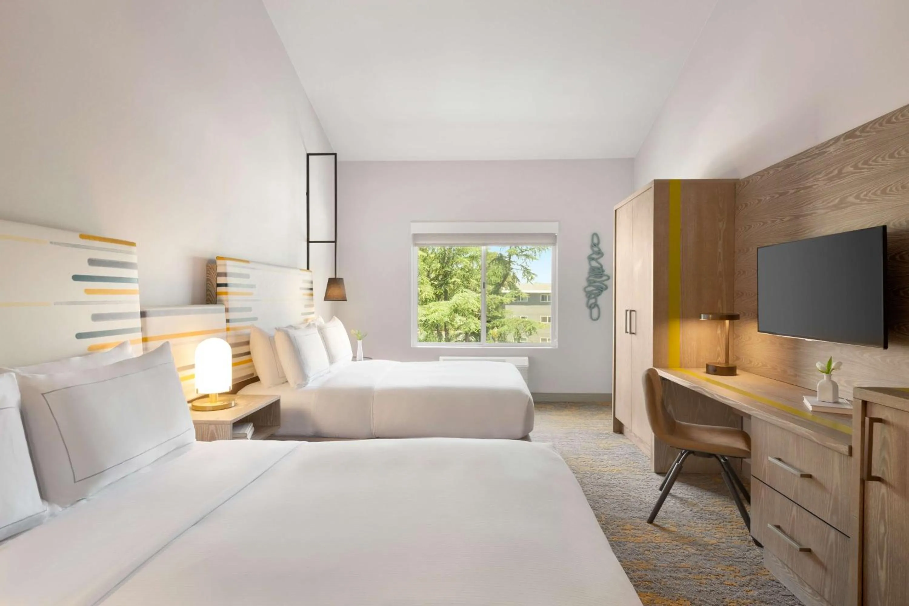 Bed in DoubleTree by Hilton Campbell - Pruneyard Plaza