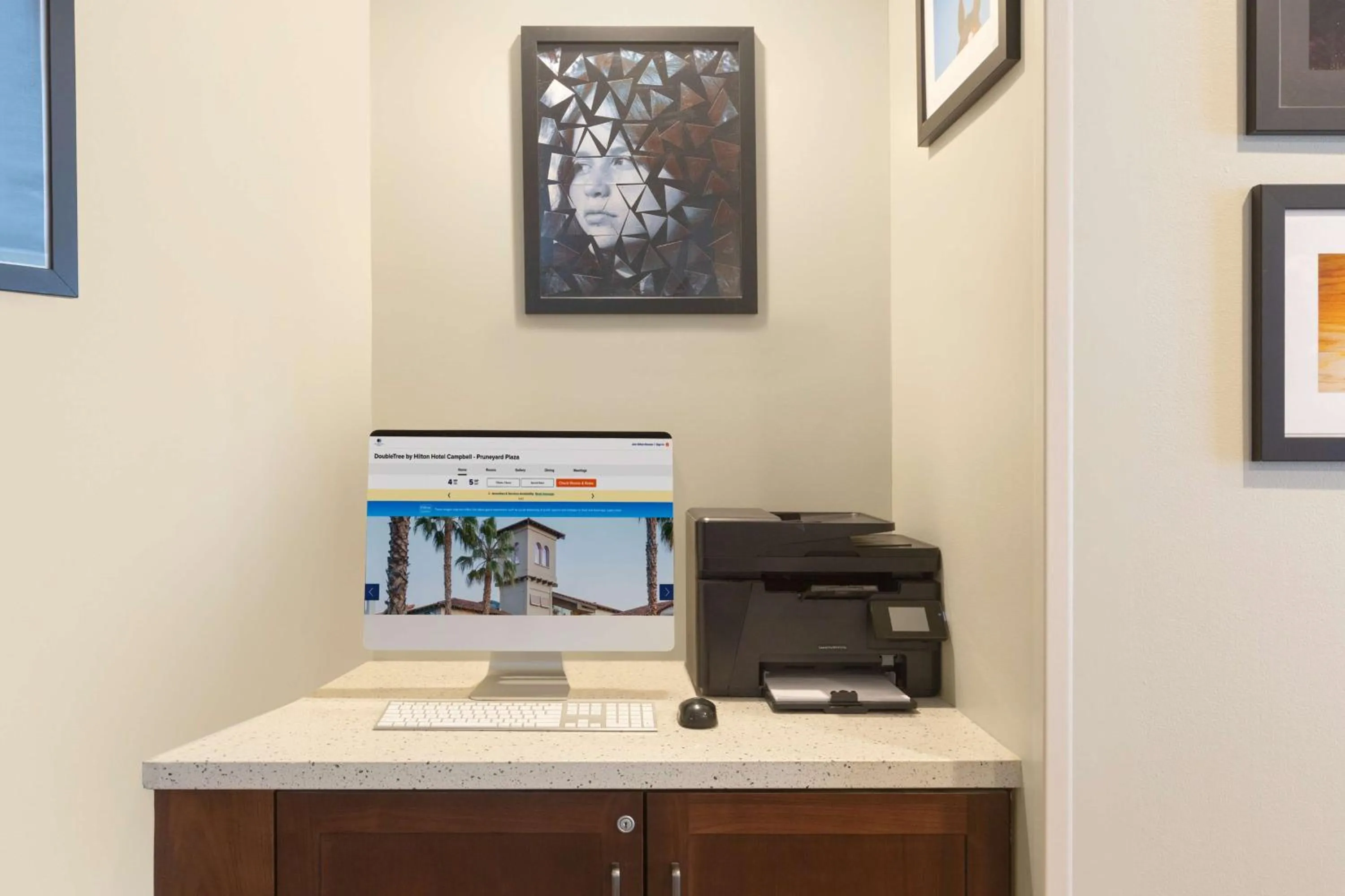 Photo of the whole room in DoubleTree by Hilton Campbell - Pruneyard Plaza