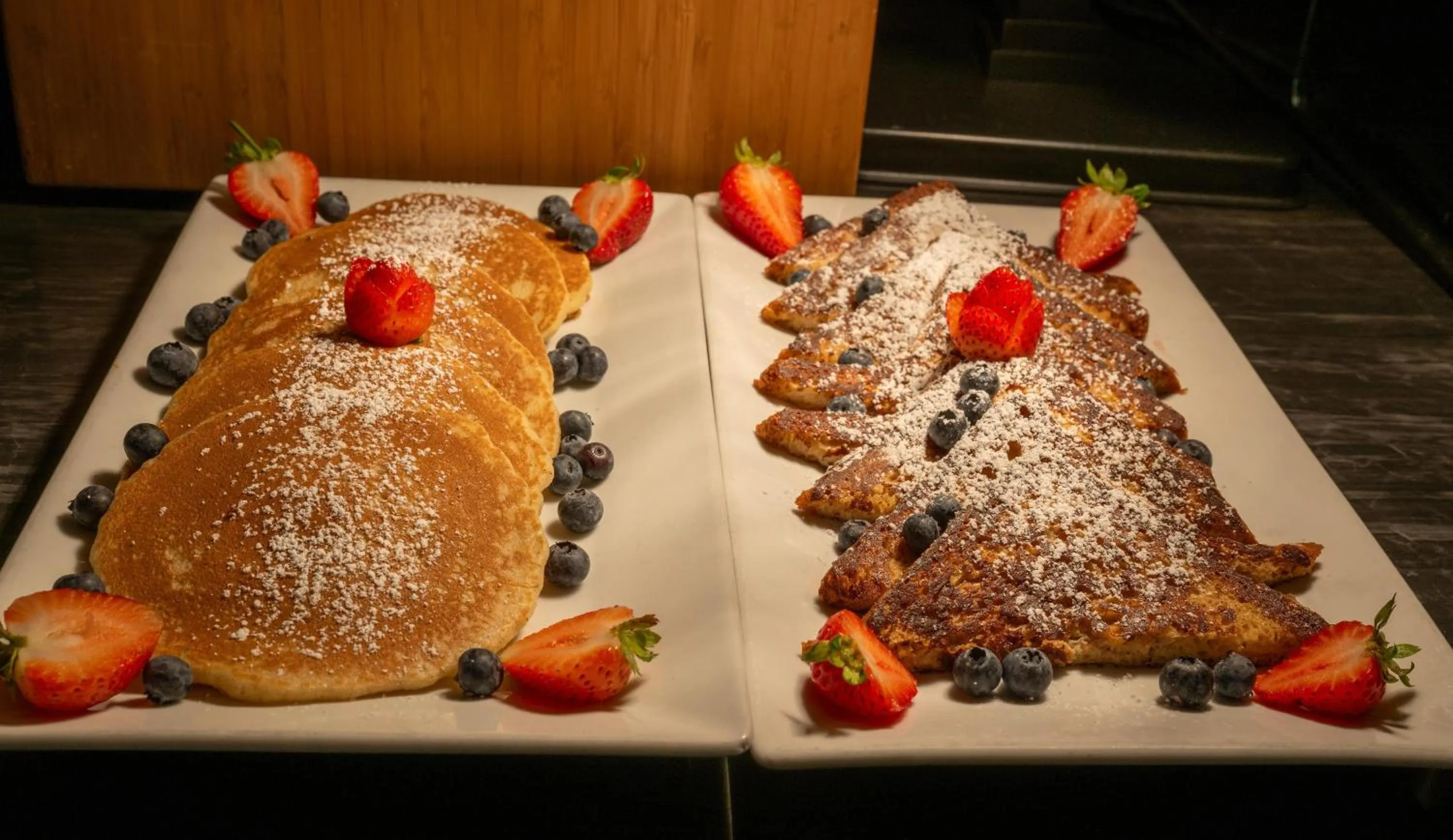 Restaurant/places to eat in DoubleTree by Hilton Campbell - Pruneyard Plaza