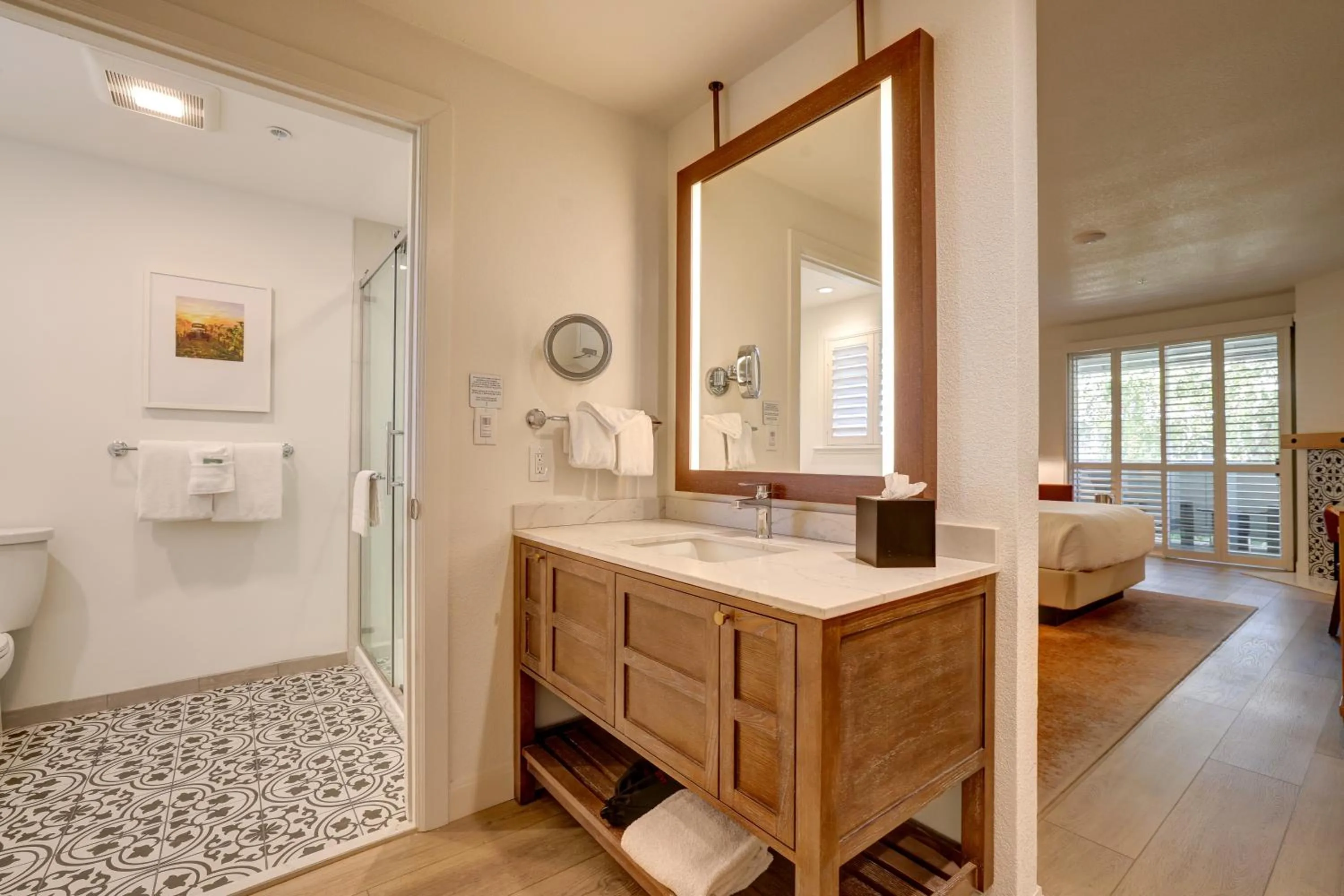 Bathroom, Bed in Best Western Sonoma Valley Inn & Krug Event Center