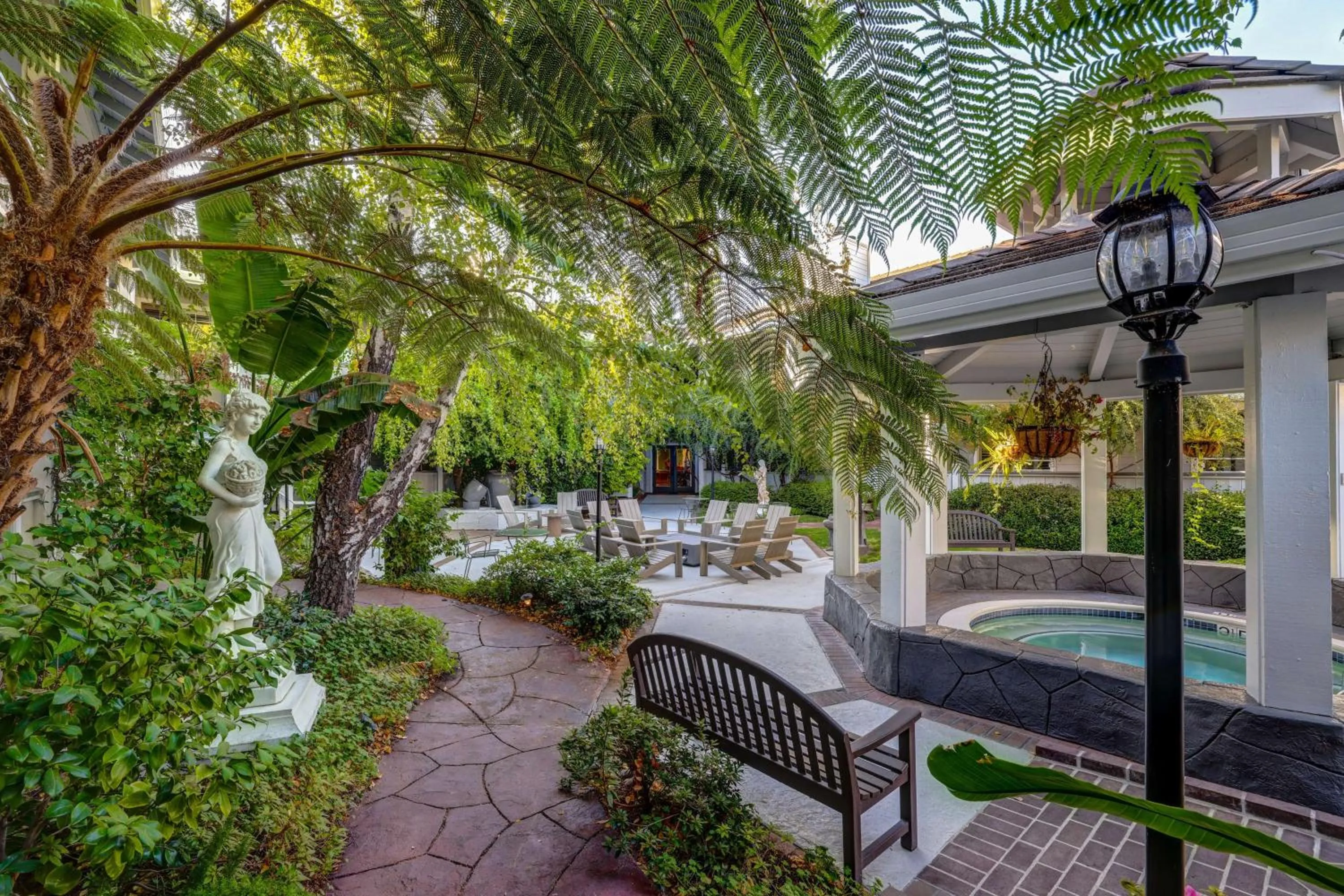 Inner courtyard view in Best Western Sonoma Valley Inn & Krug Event Center