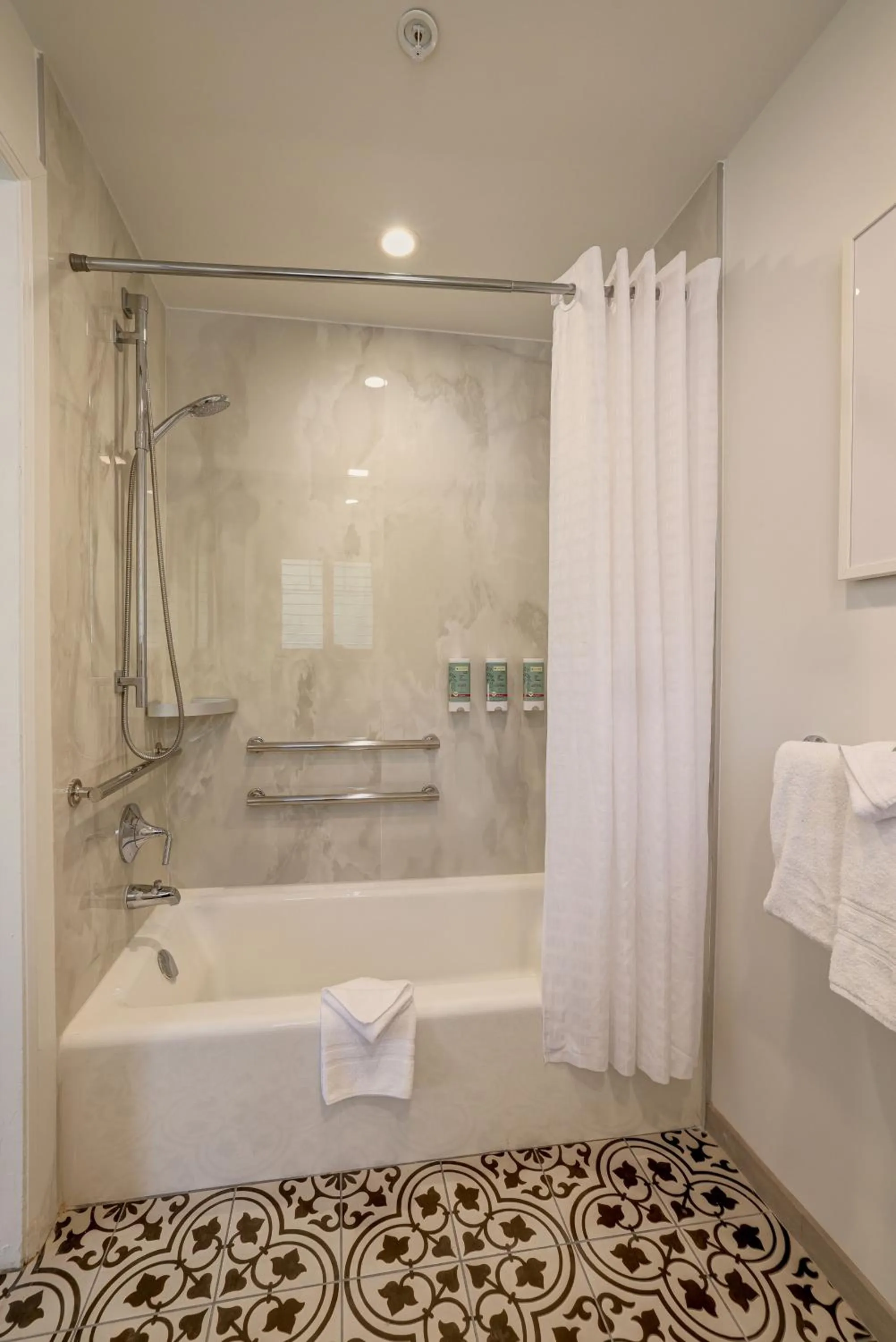 Shower in Best Western Sonoma Valley Inn & Krug Event Center