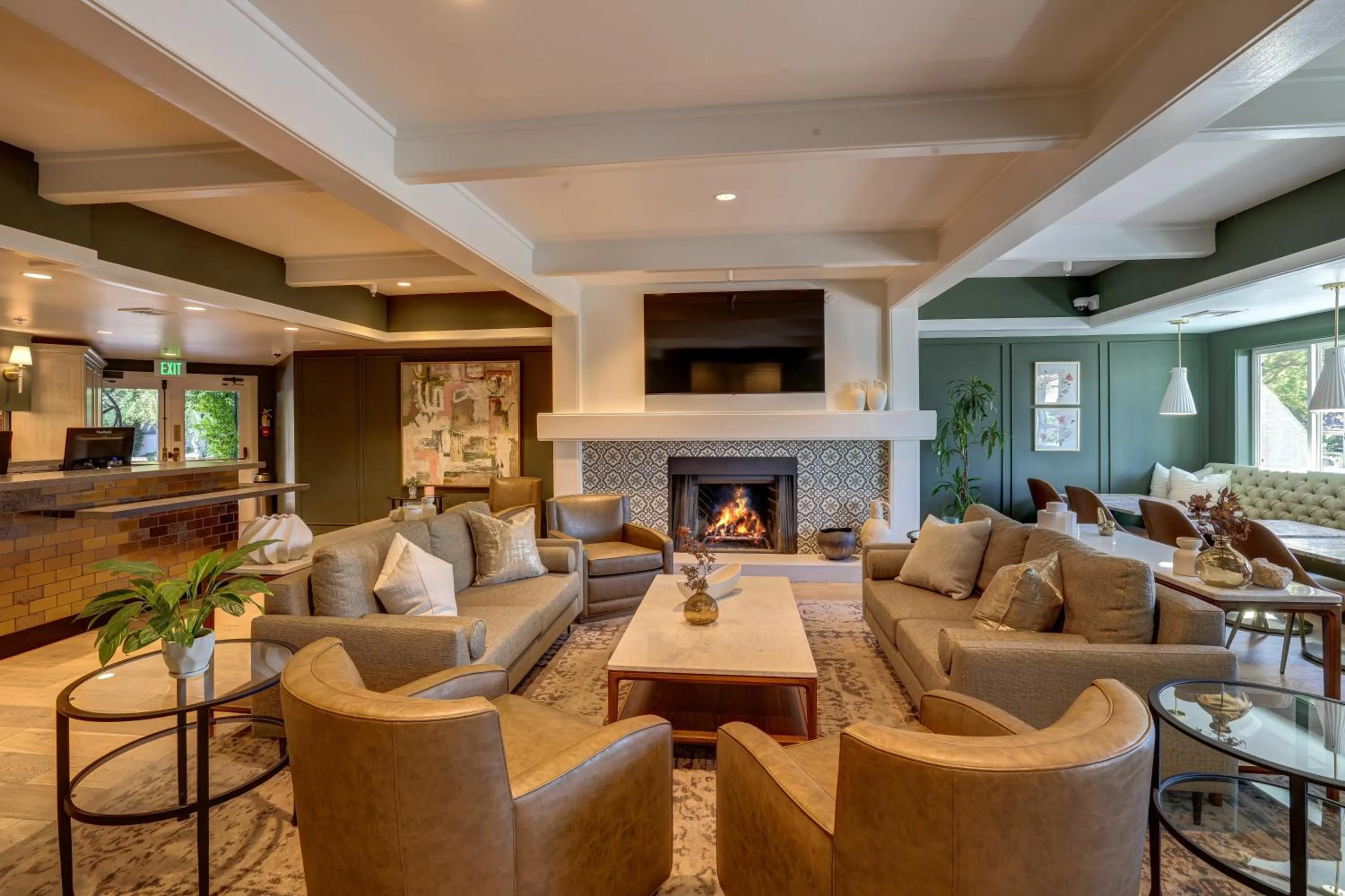 Communal lounge/ TV room in Best Western Sonoma Valley Inn & Krug Event Center