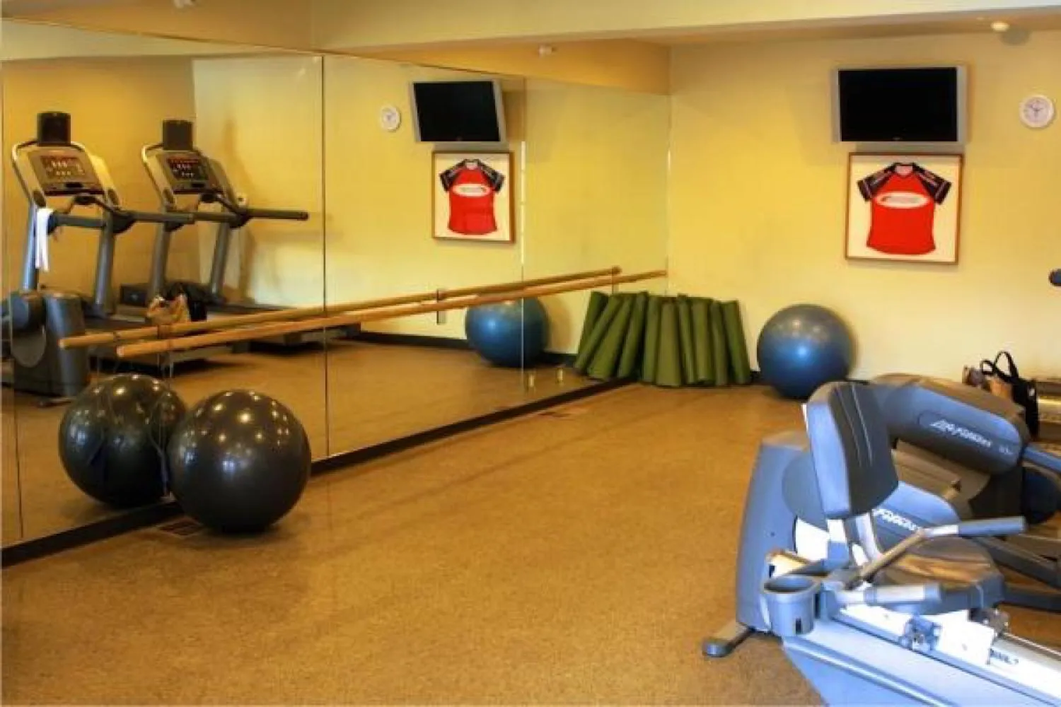 Fitness centre/facilities in Casa Munras Garden Hotel & Spa