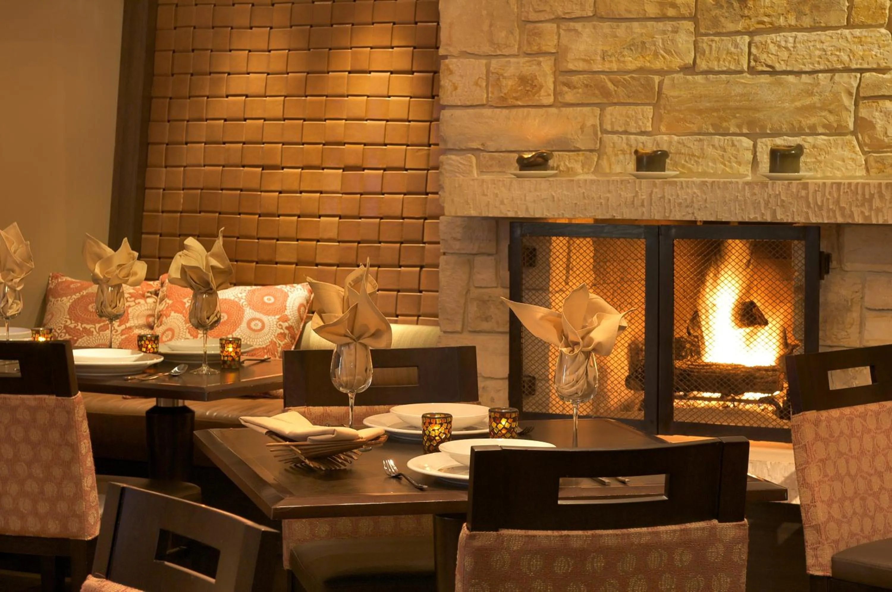 Restaurant/places to eat in Casa Munras Garden Hotel & Spa