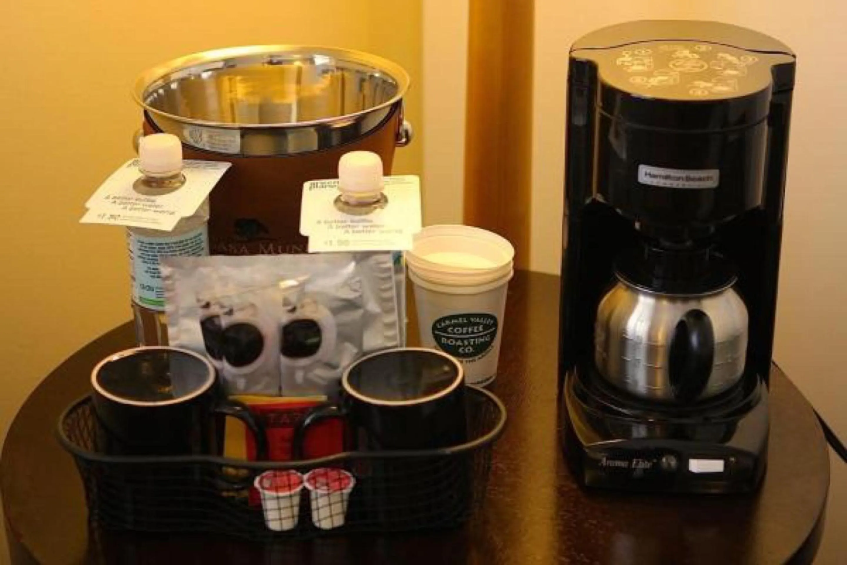 Coffee/tea facilities in Casa Munras Garden Hotel & Spa