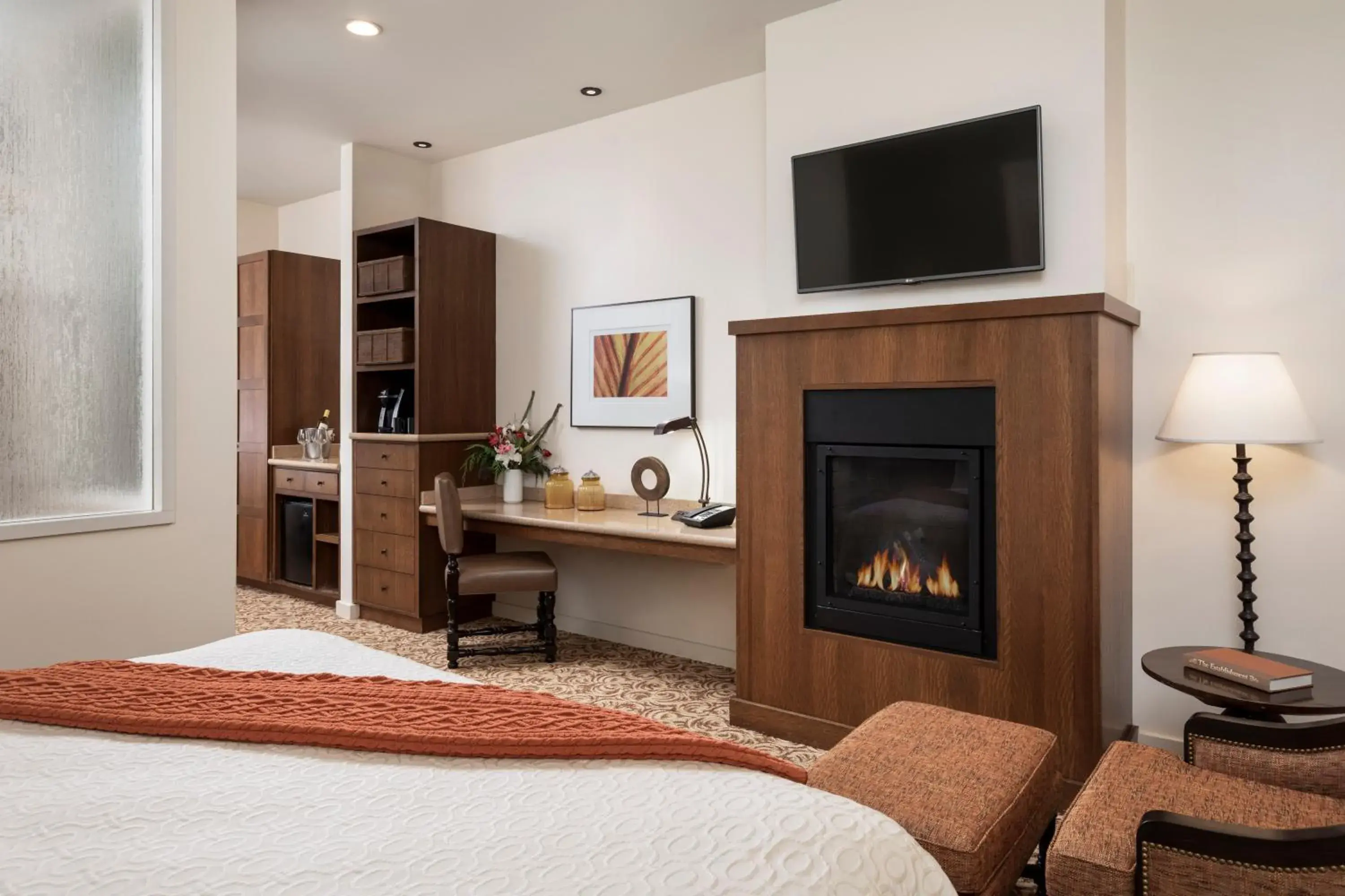 Concierge King in Casa Munras Garden Hotel & Spa Concierge King in Casa Munras Garden Hotel & Spa