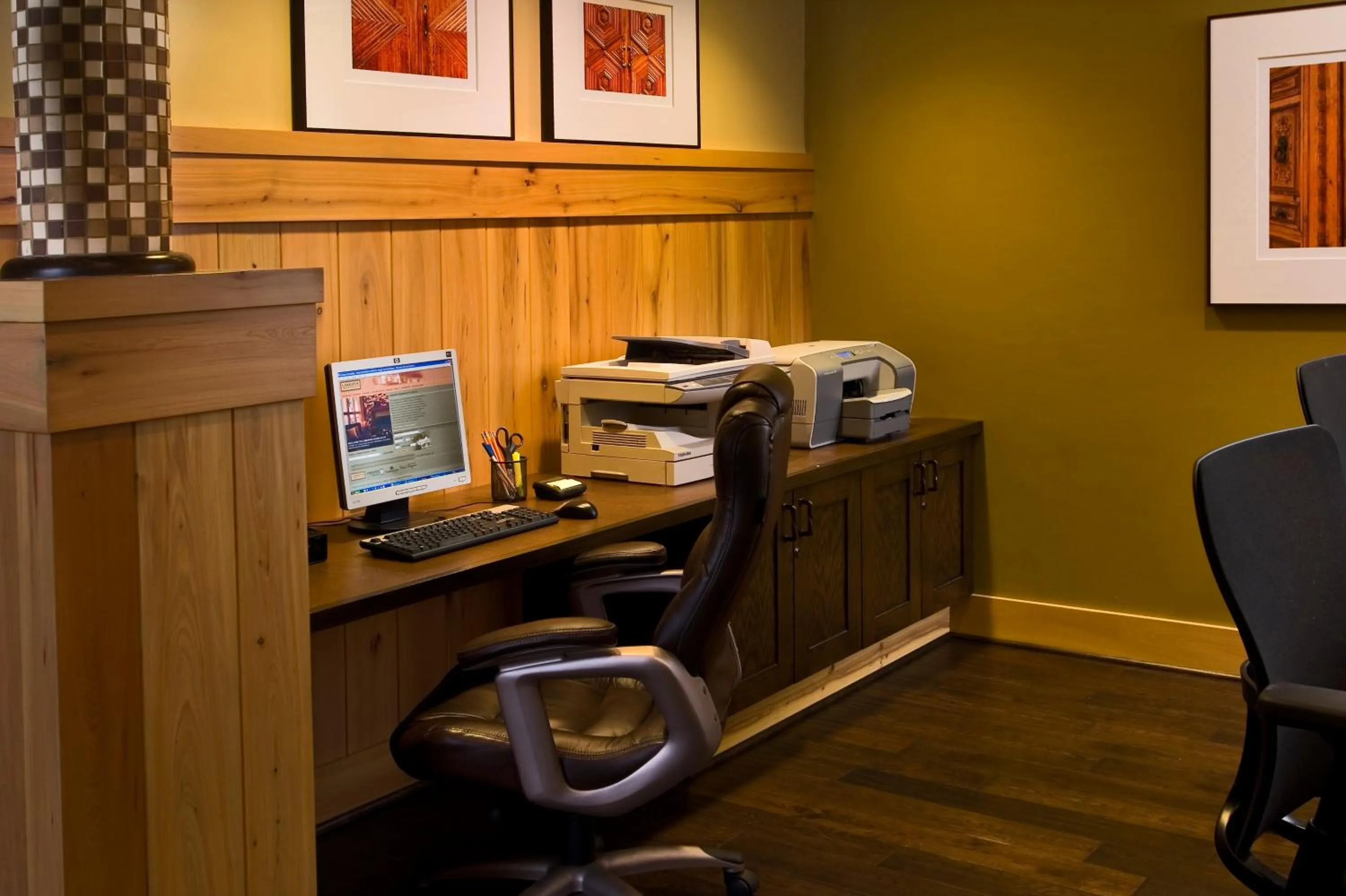 Business facilities in Casa Munras Garden Hotel & Spa