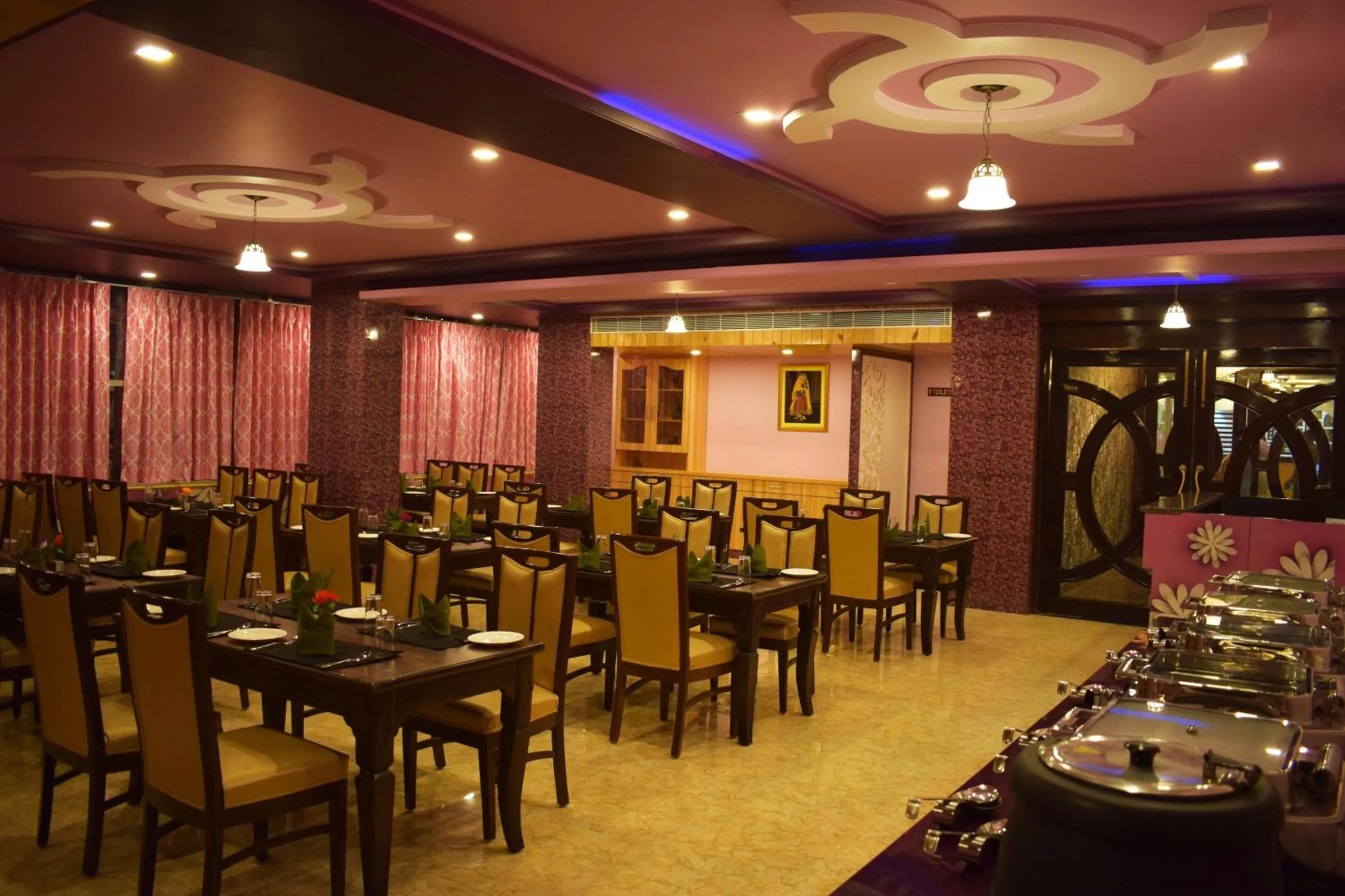 Restaurant/places to eat in Hotel New Majestic