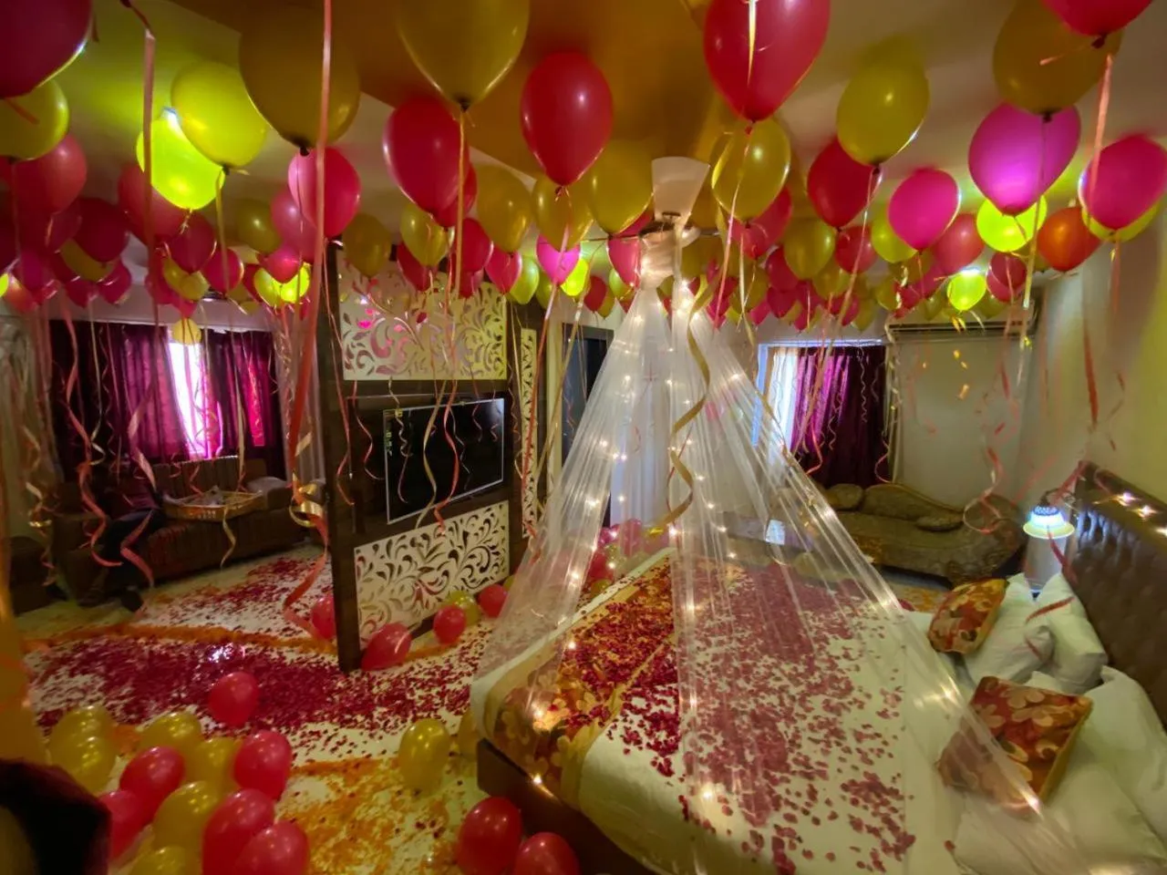 Bedroom, Bed in Hotel New Majestic