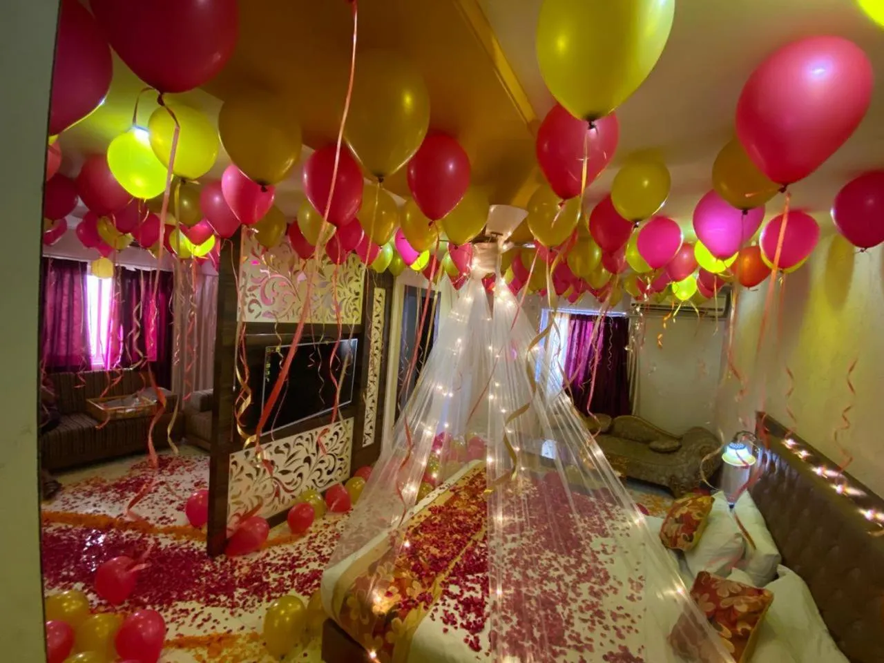 Bedroom, Bed in Hotel New Majestic