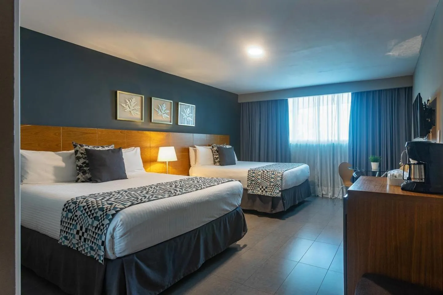 Property building, Bed in Hotel Aladino