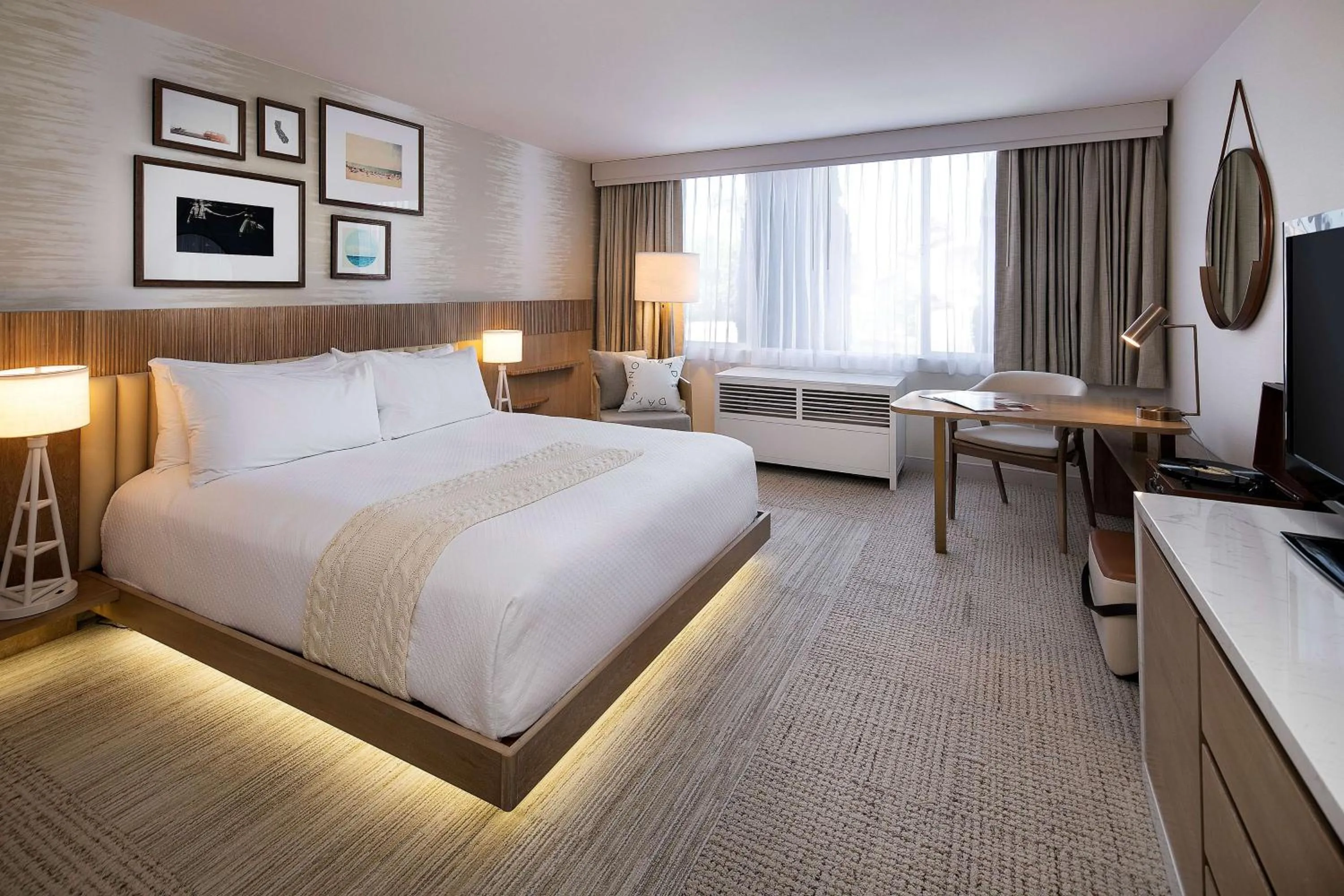 Bedroom, Bed in The Belamar Hotel Manhattan Beach, Tapestry by Hilton