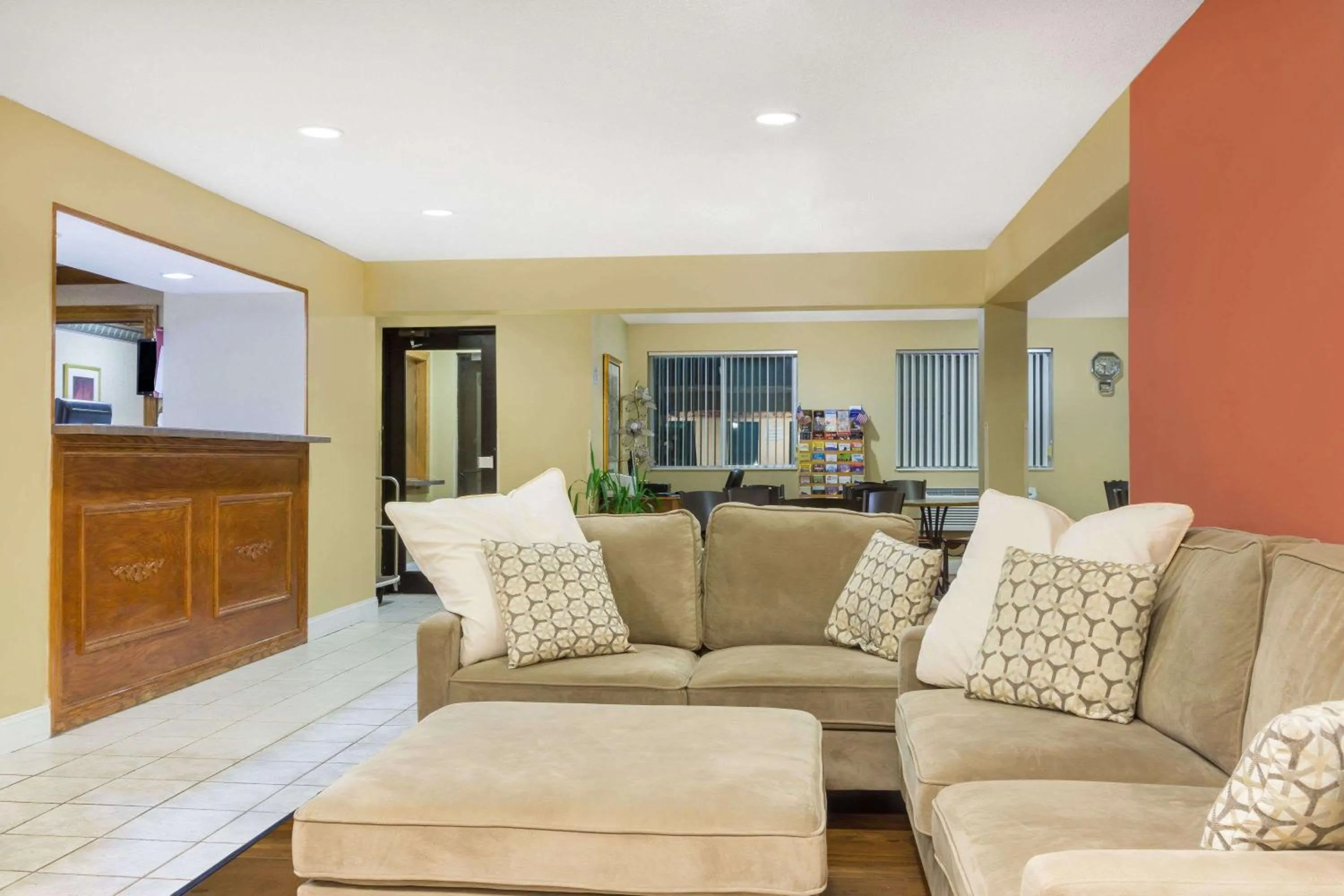 Lobby or reception in Baymont Inn & Suites by Wyndham Huber Heights Dayton Northeast