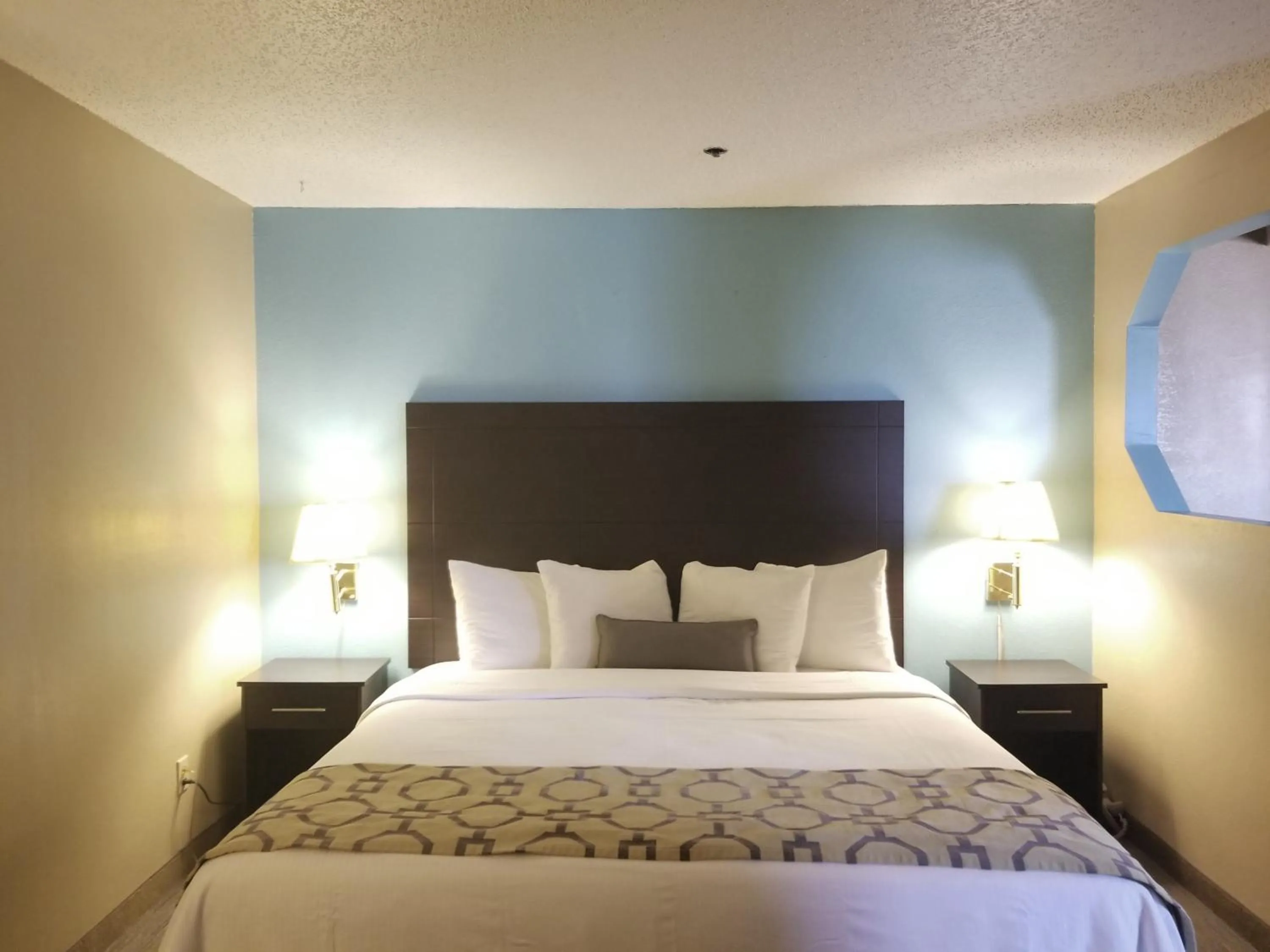Bed in Baymont Inn & Suites by Wyndham Huber Heights Dayton Northeast