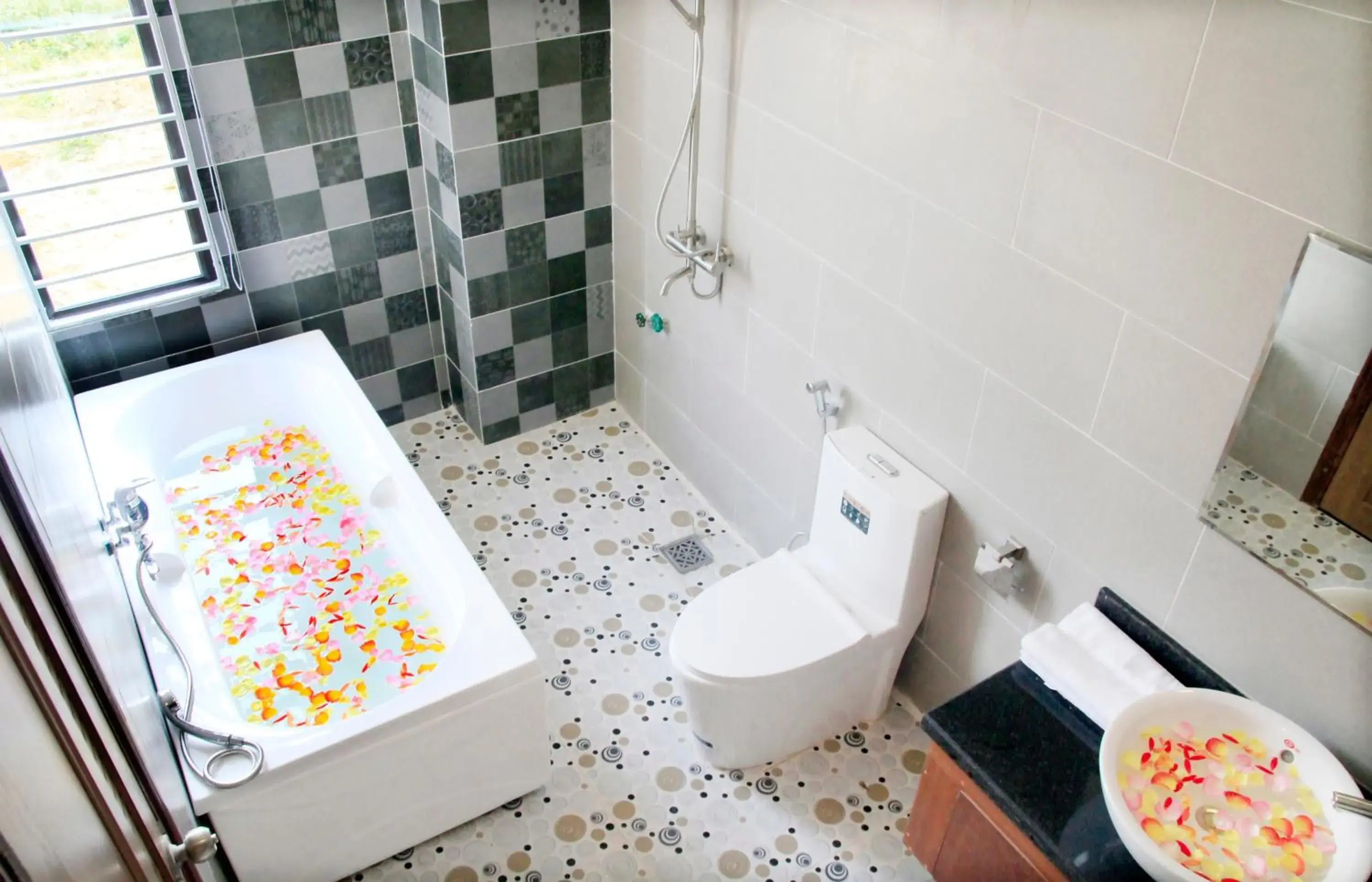 Quadruple Room with Bath in Melody Boutique Villa Hoi An Quadruple Room with Bath in Melody Boutique Villa Hoi An