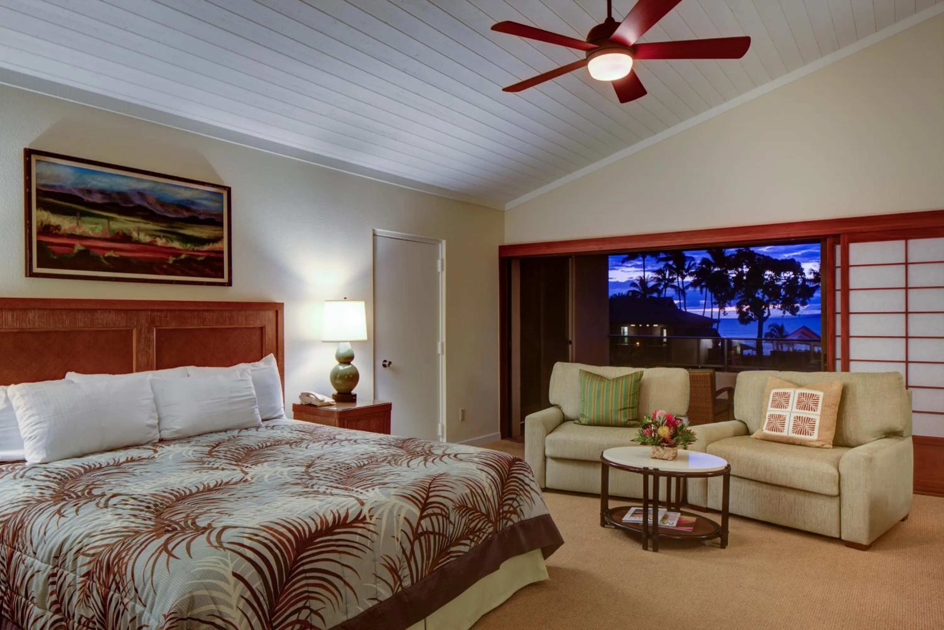 Living room in Napili Kai Beach Resort