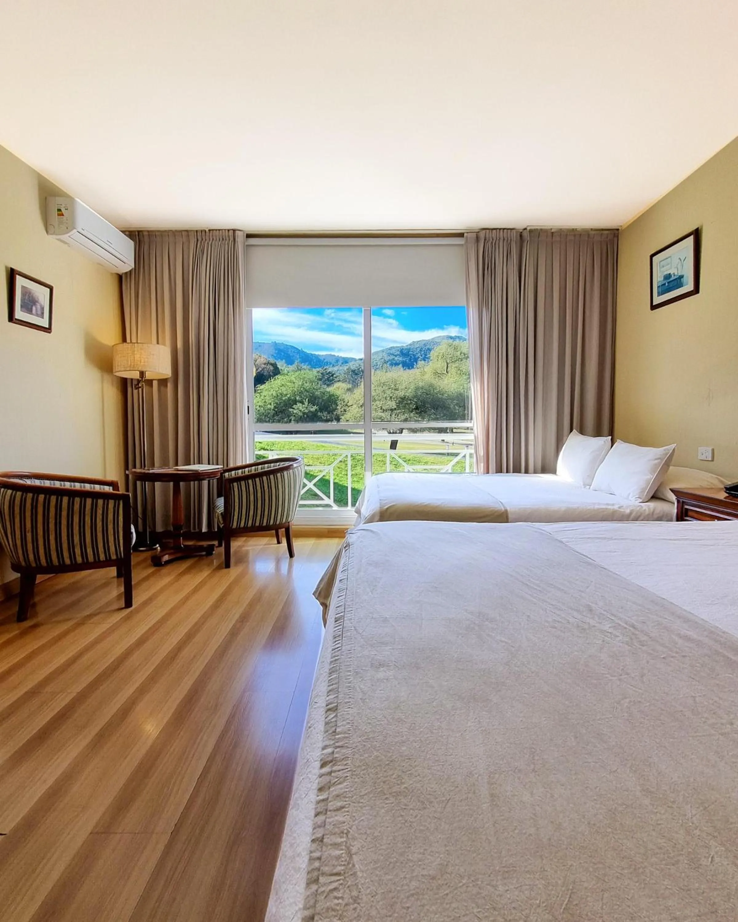 Bed in Howard Johnson Hotel & Spa Villa General Belgrano