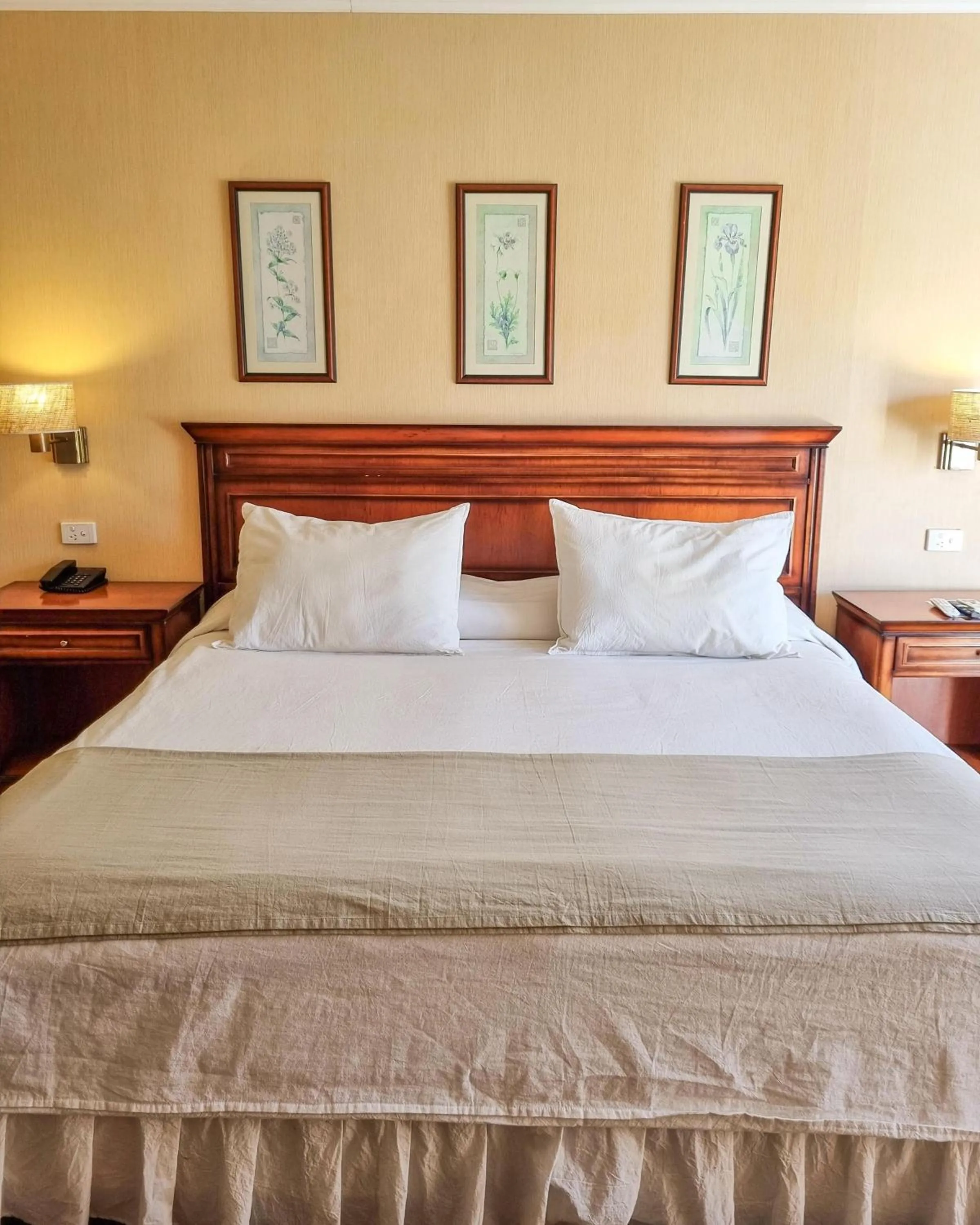 Bed in Howard Johnson Hotel & Spa Villa General Belgrano