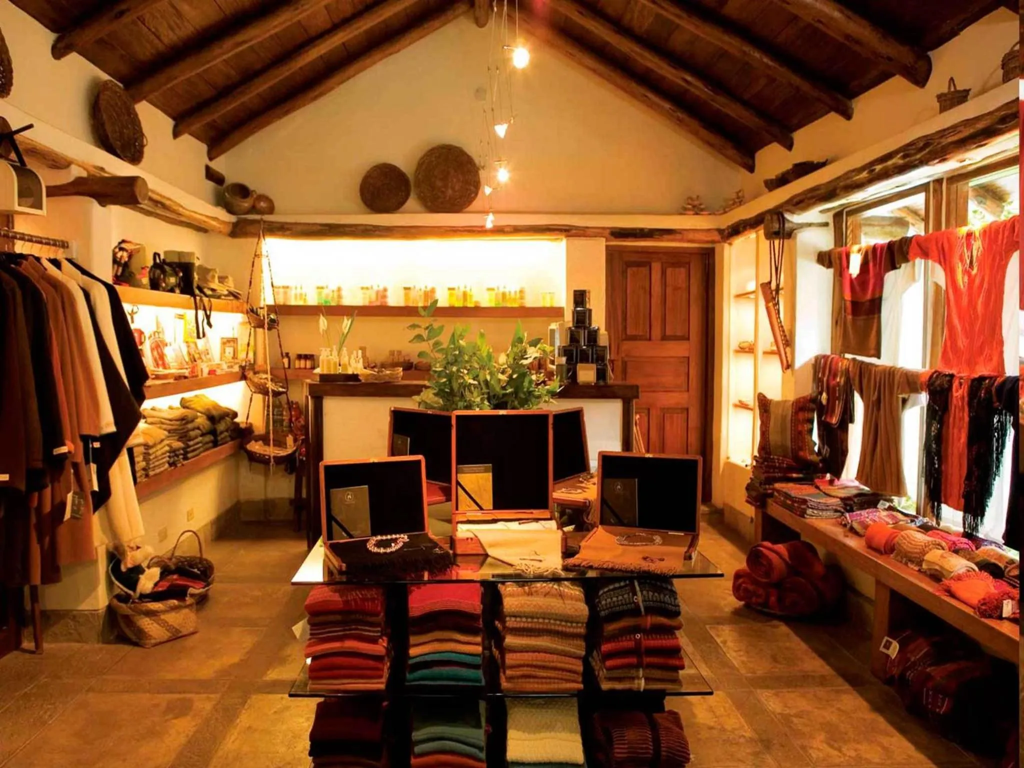 On-site shops in Inkaterra Machu Picchu Pueblo Hotel