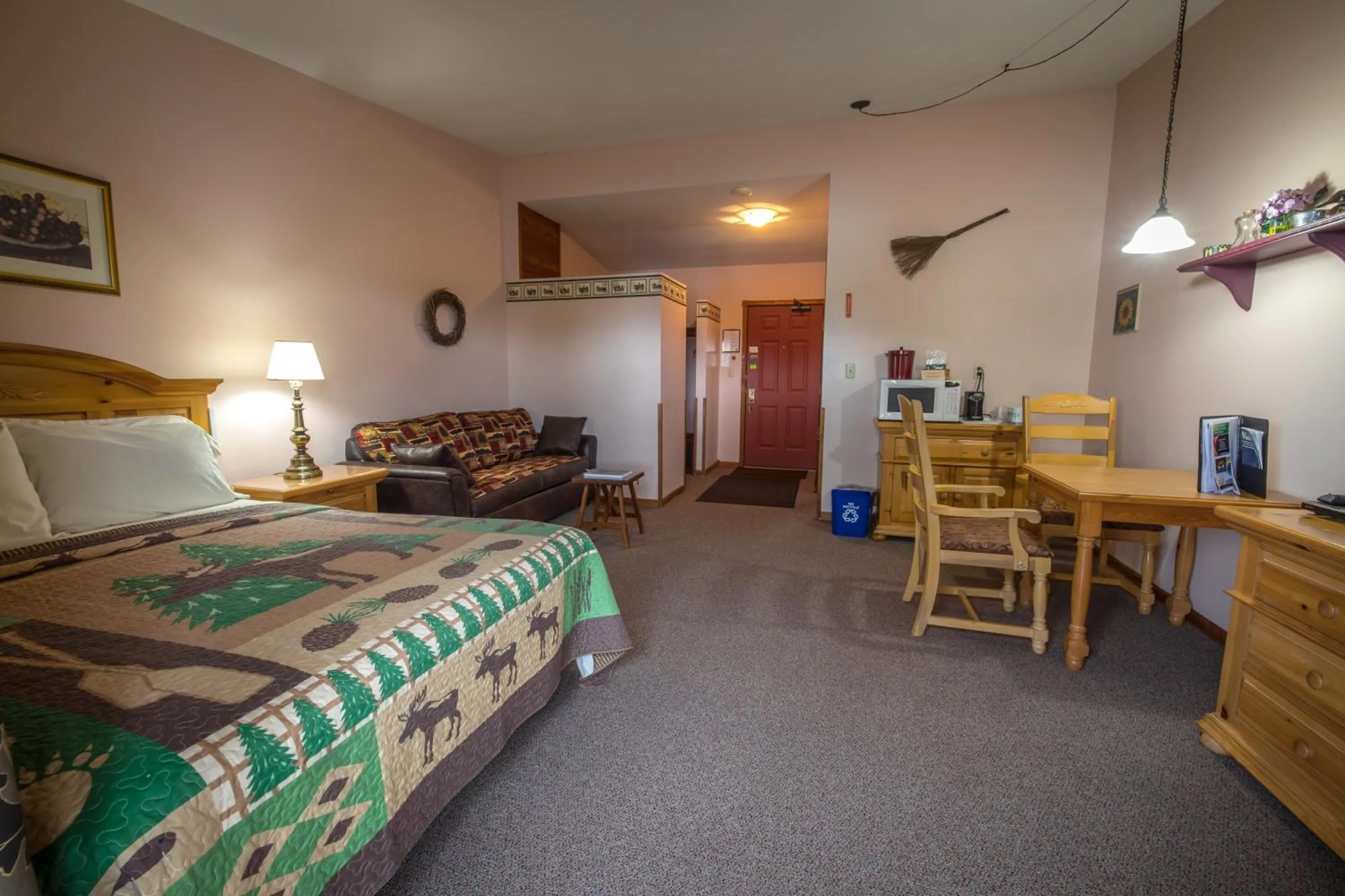 Photo of the whole room, Bed in Riverside Motel