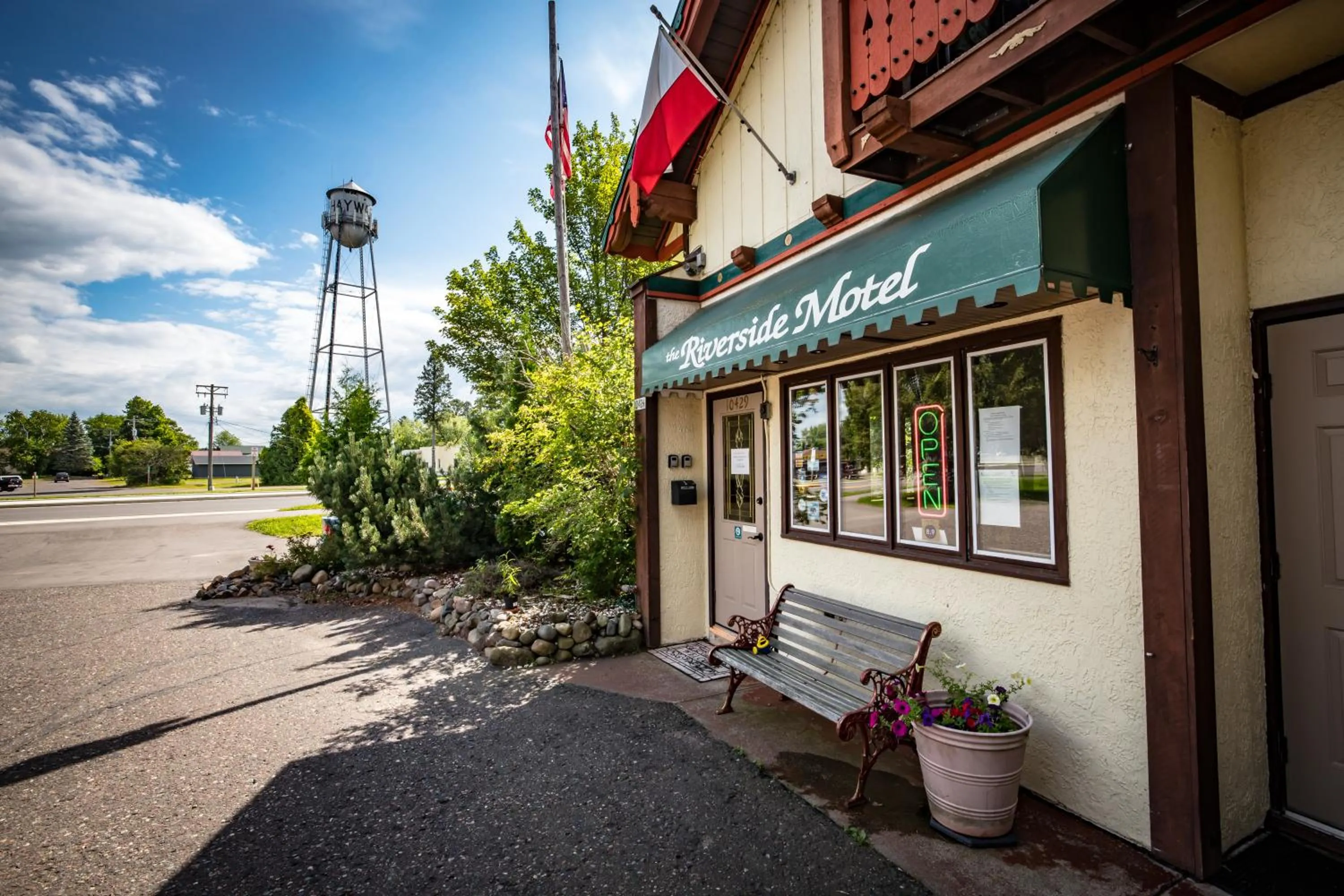 Property logo or sign in Riverside Motel