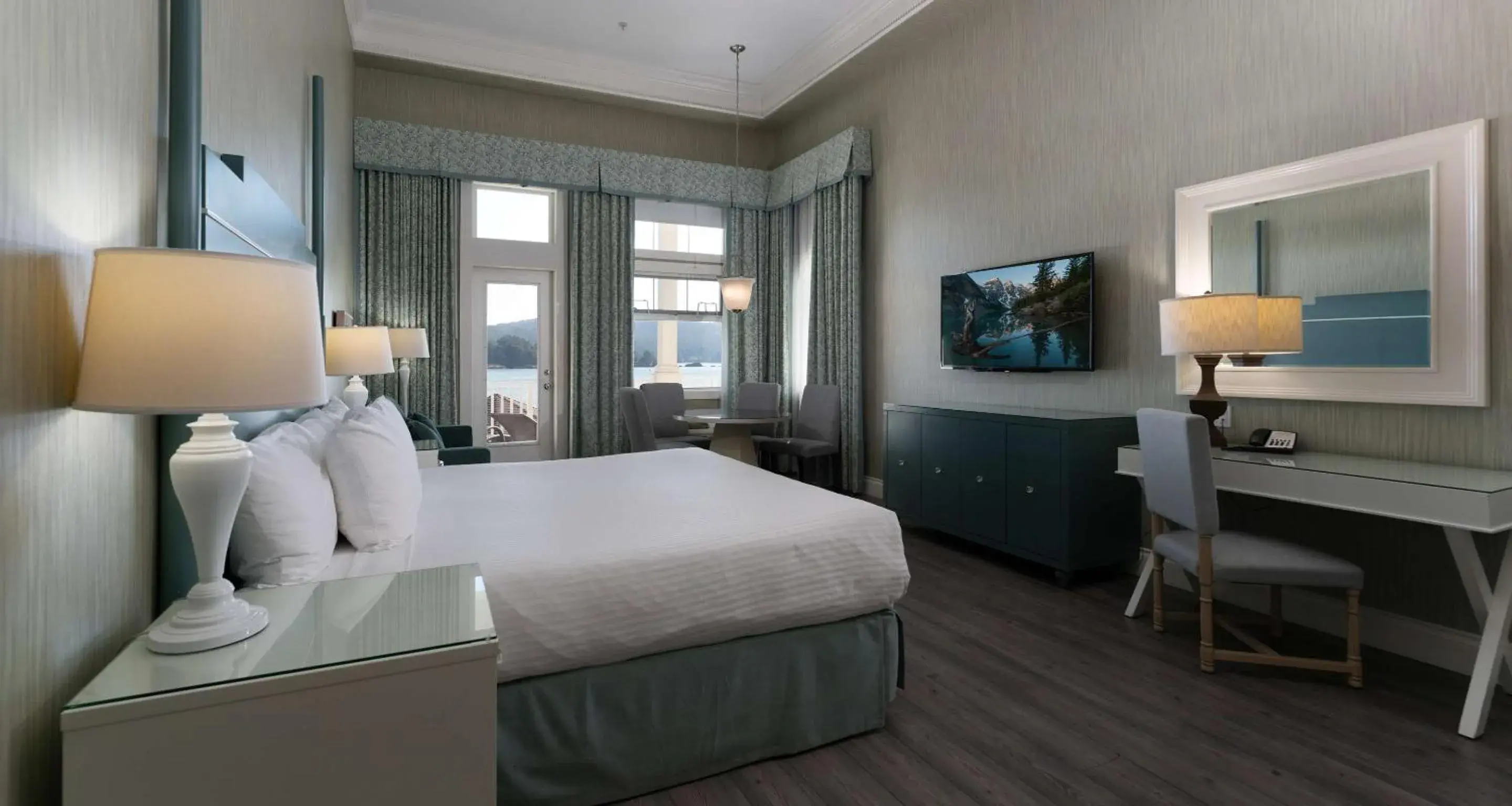 Junior King Suite with Sofa Bed, Balcony and Wet Bar in Prestige Oceanfront Resort, WorldHotels Luxury Junior King Suite with Sofa Bed, Balcony and Wet Bar in Prestige Oceanfront Resort, WorldHotels Luxury