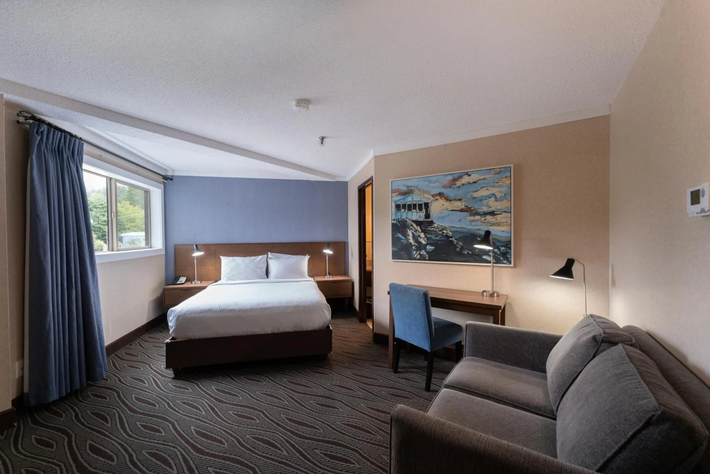 Guests, Bed in Prestige Mountain Resort Rossland