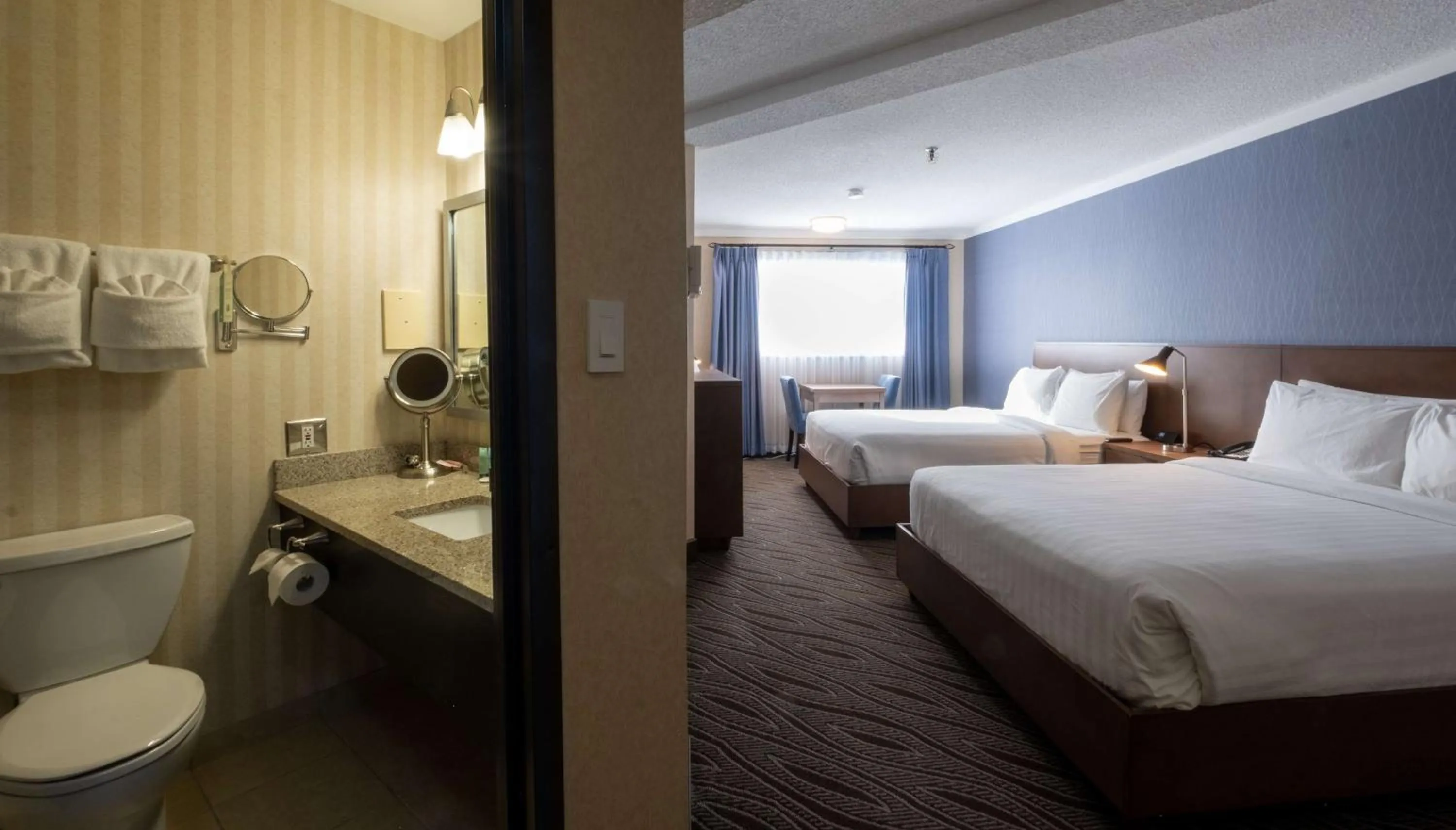 Bedroom, Bed in Prestige Mountain Resort Rossland