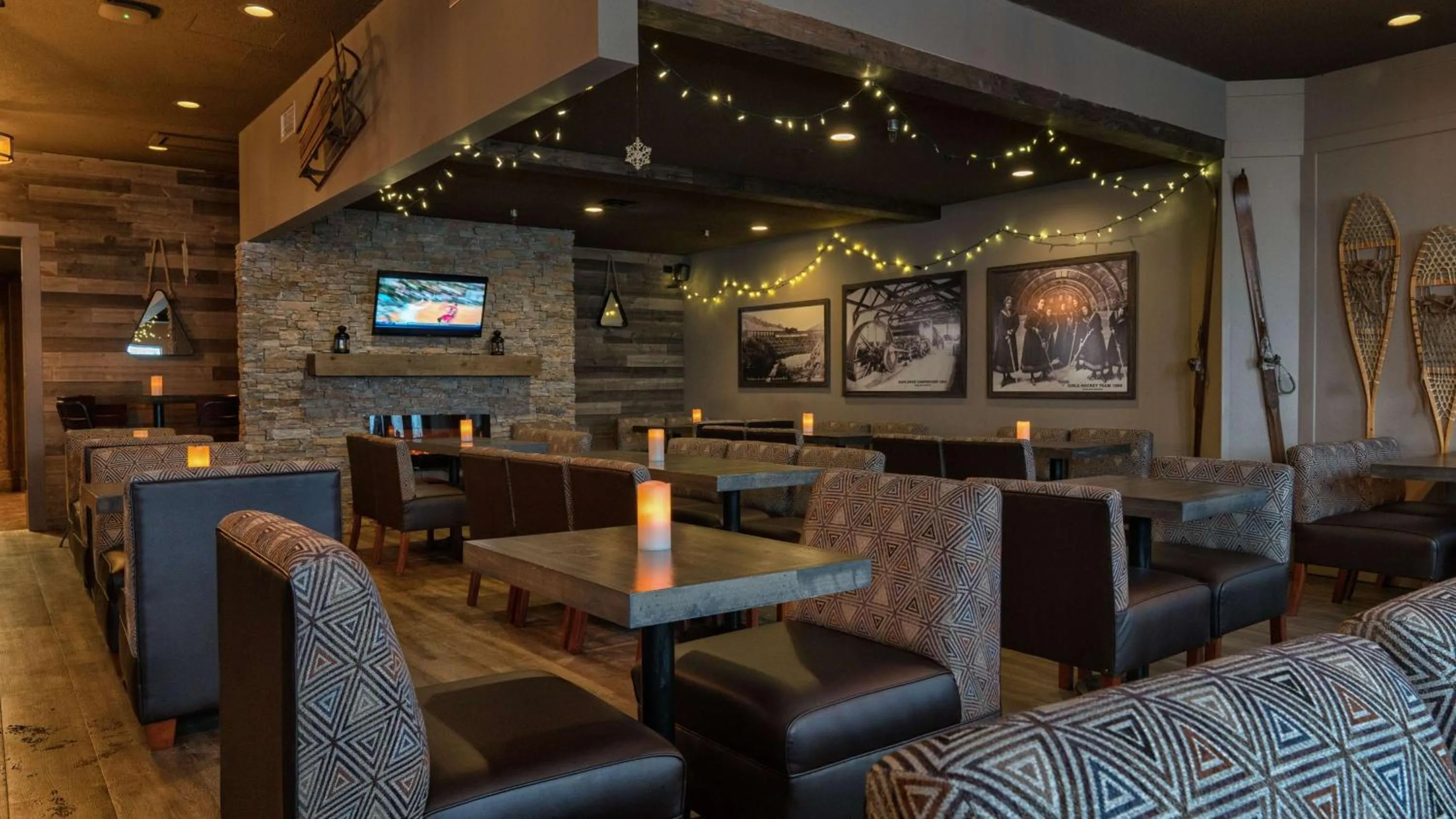 Lounge or bar in Prestige Mountain Resort Rossland