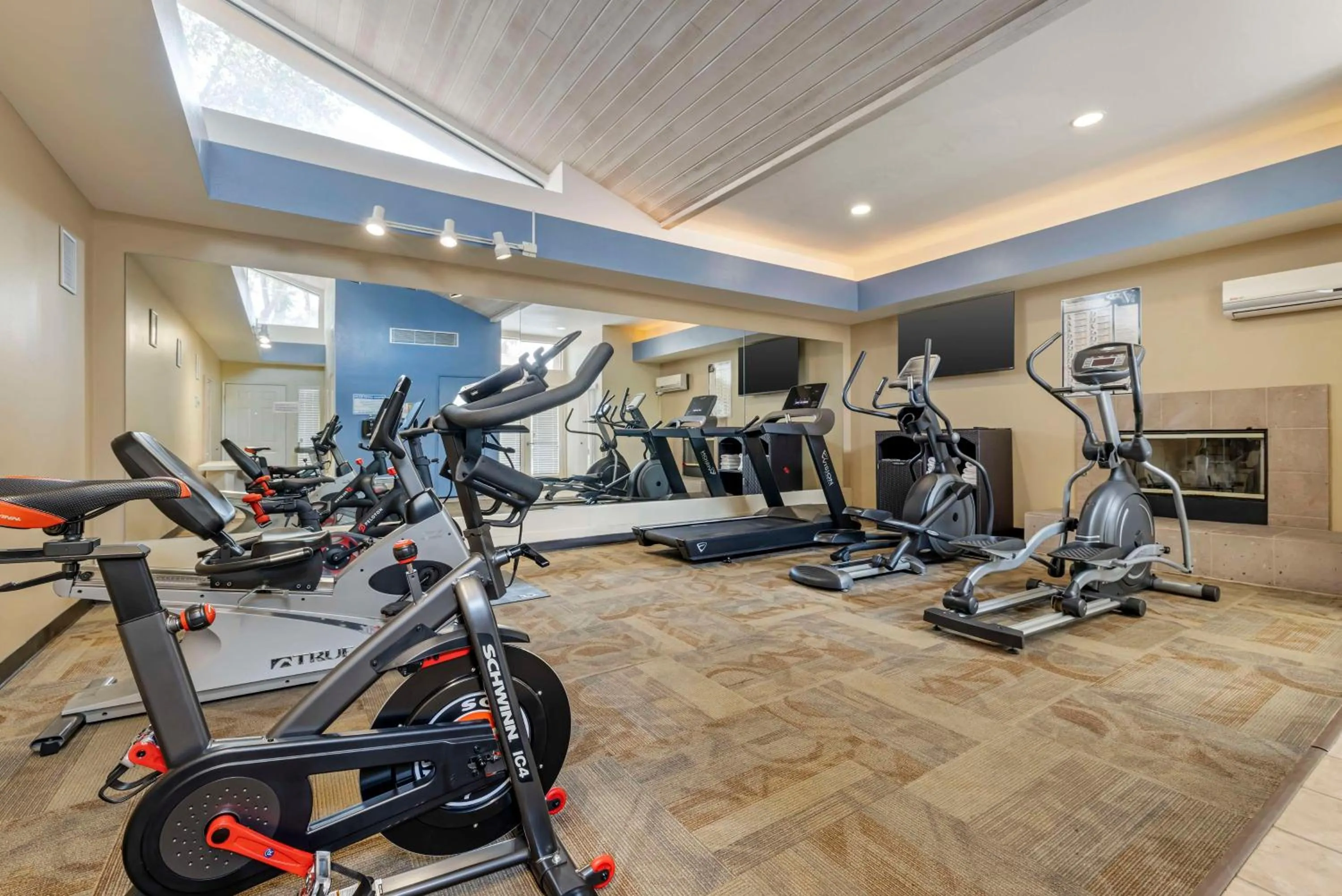 Fitness centre/facilities in Best Western Plus Palm Desert Resort