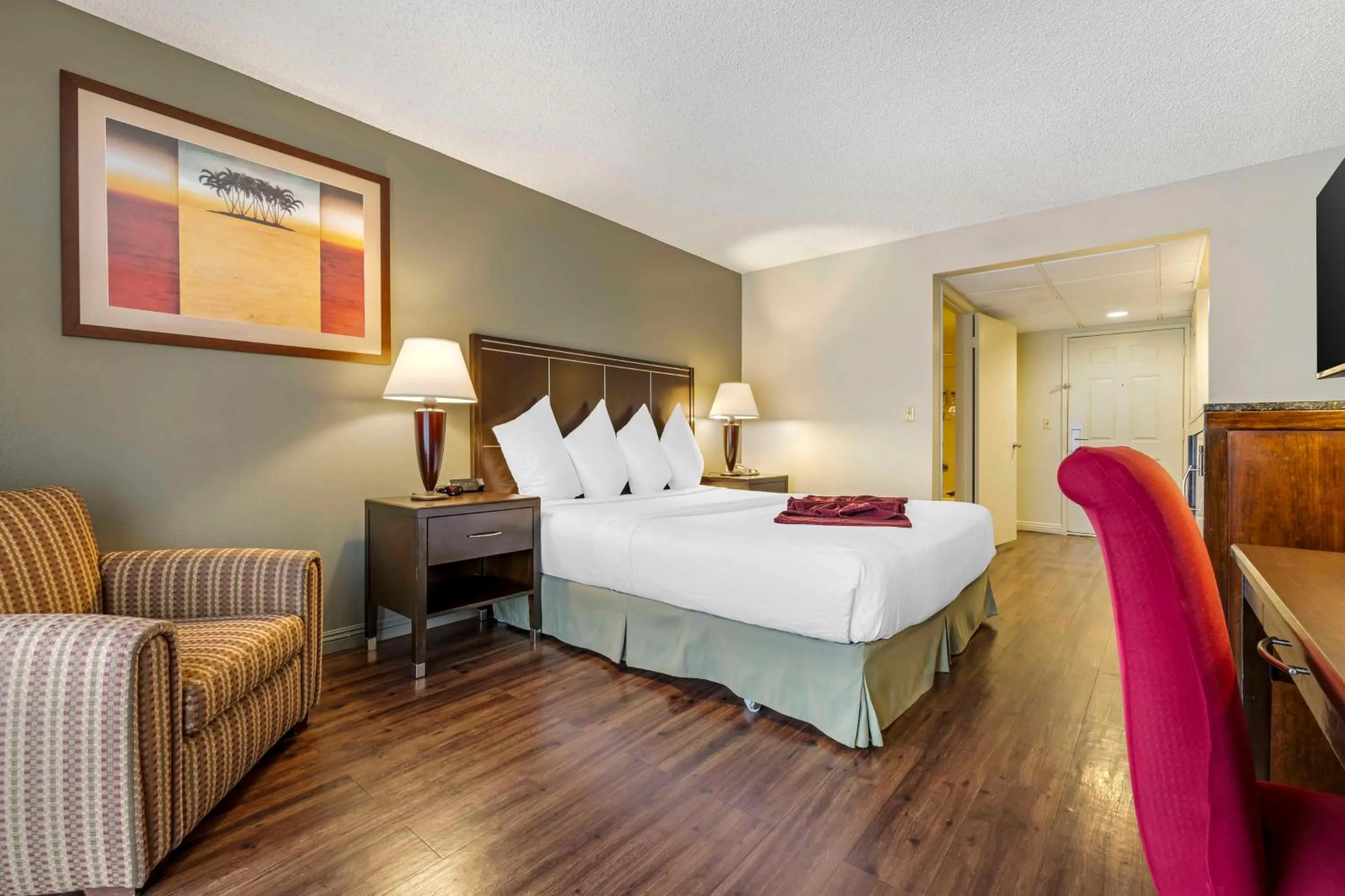 Bedroom, Bed in Best Western Plus Palm Desert Resort