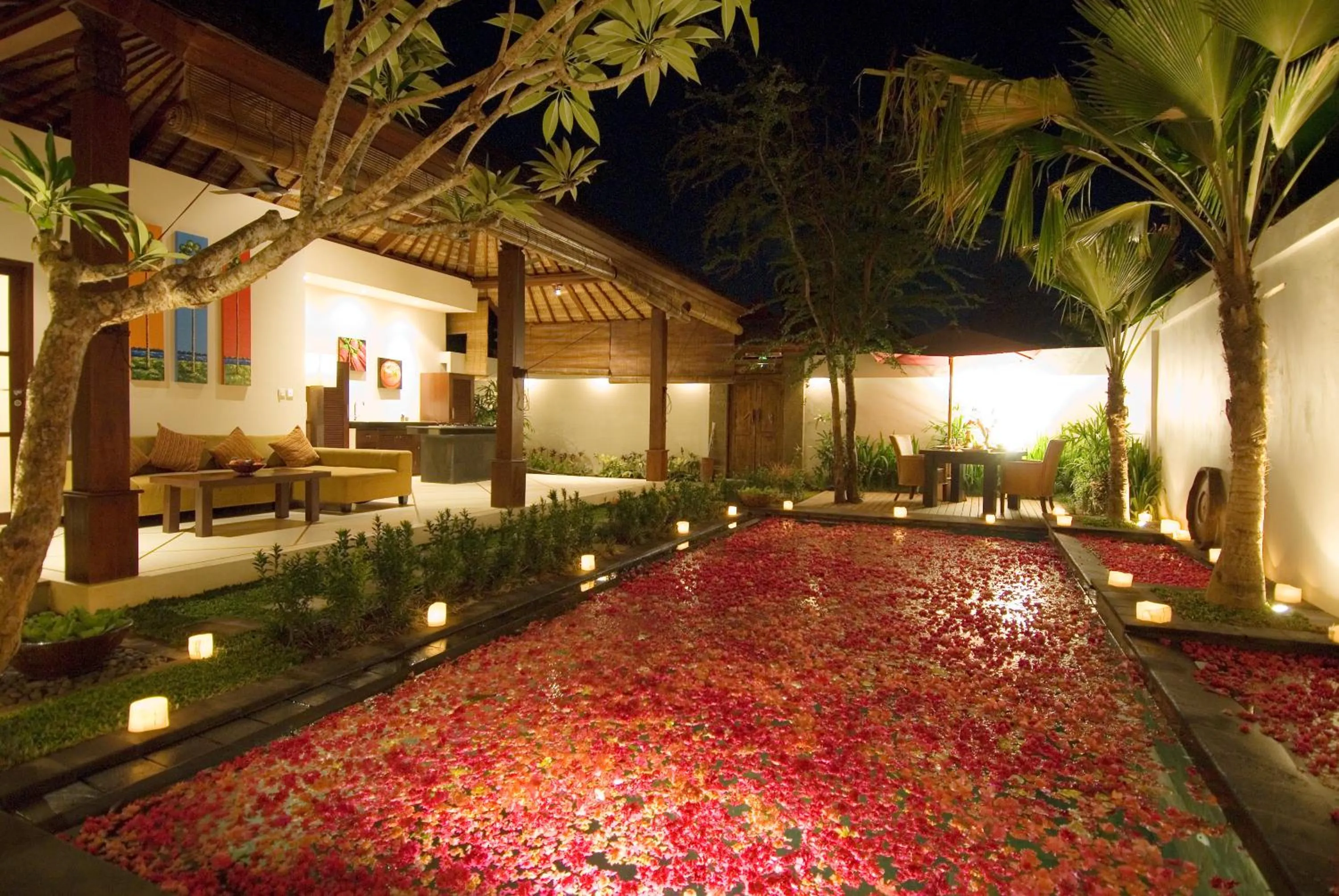 Swimming pool in Ellora Villa