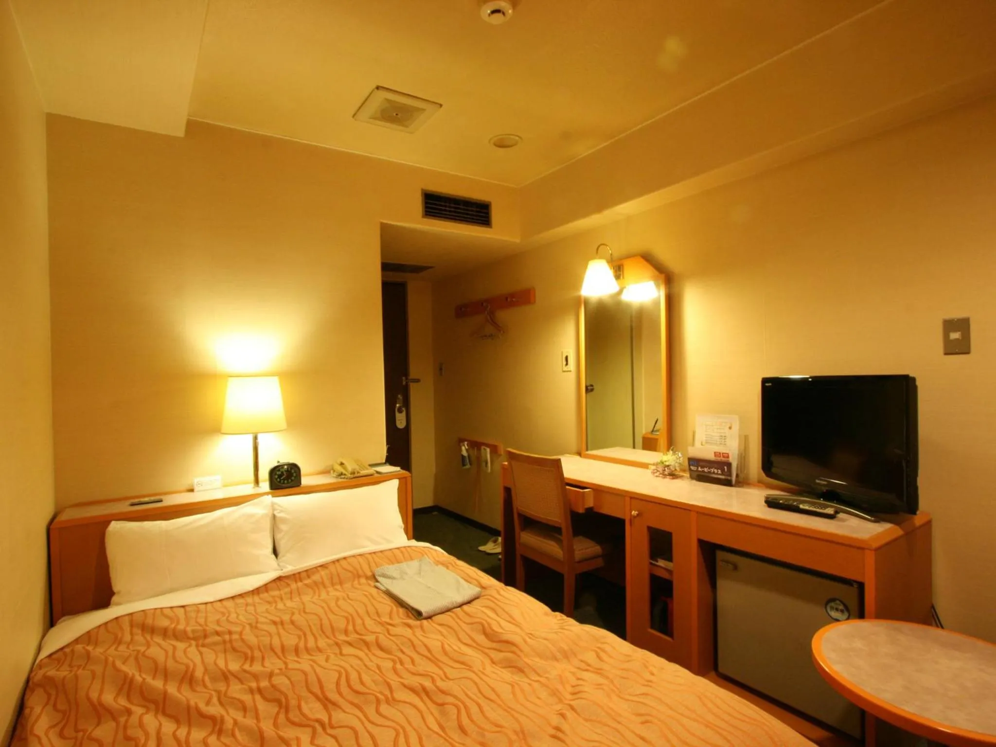 Photo of the whole room, Bed in Hotel Pearl City Sendai