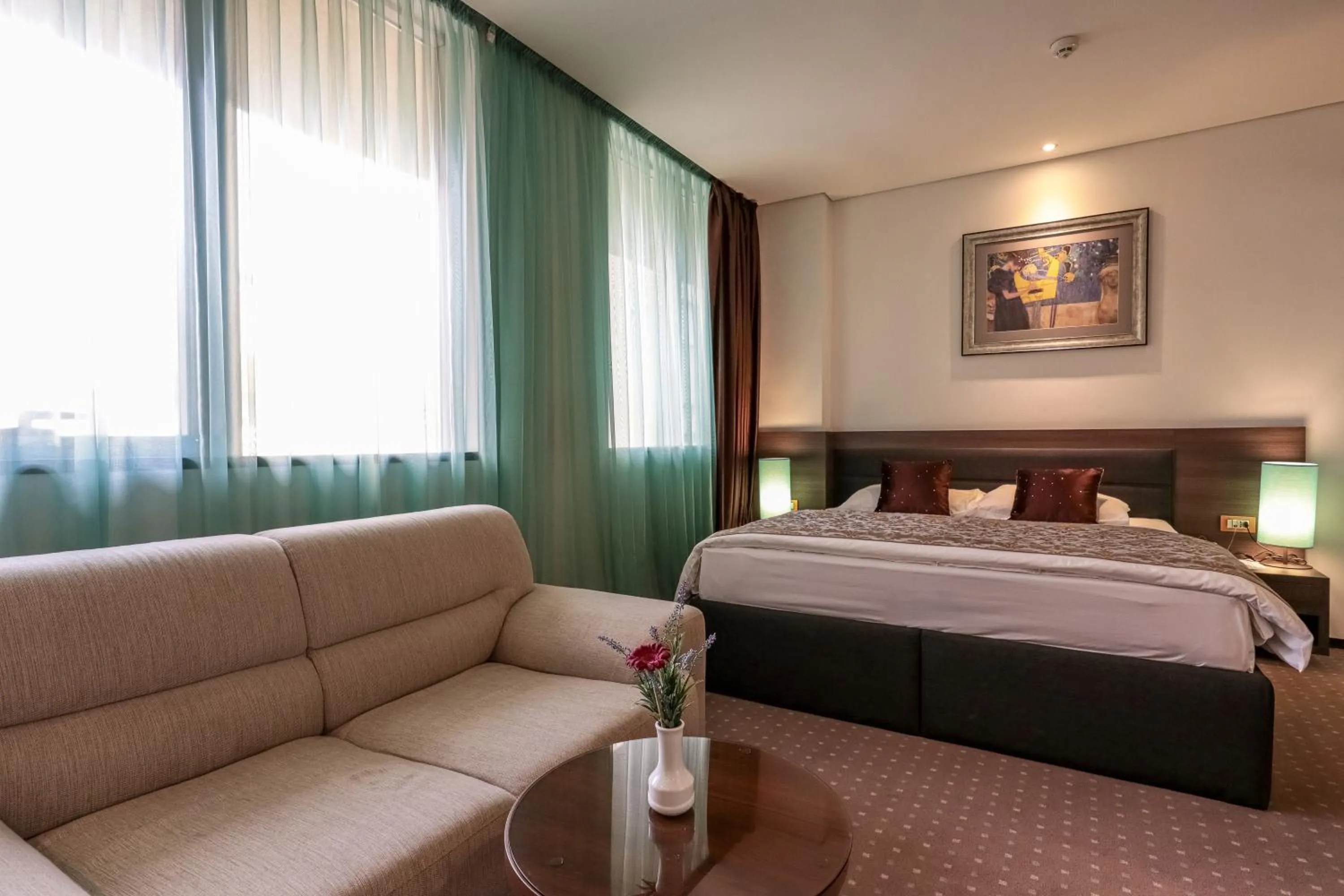 Shower, Bed in Hotel Nartel