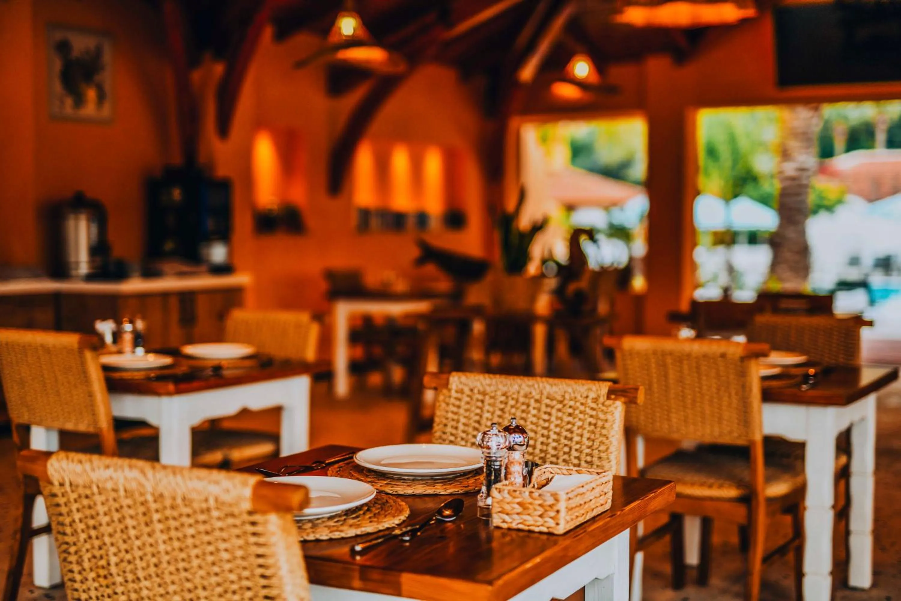 Restaurant/places to eat in Unsal Hotel