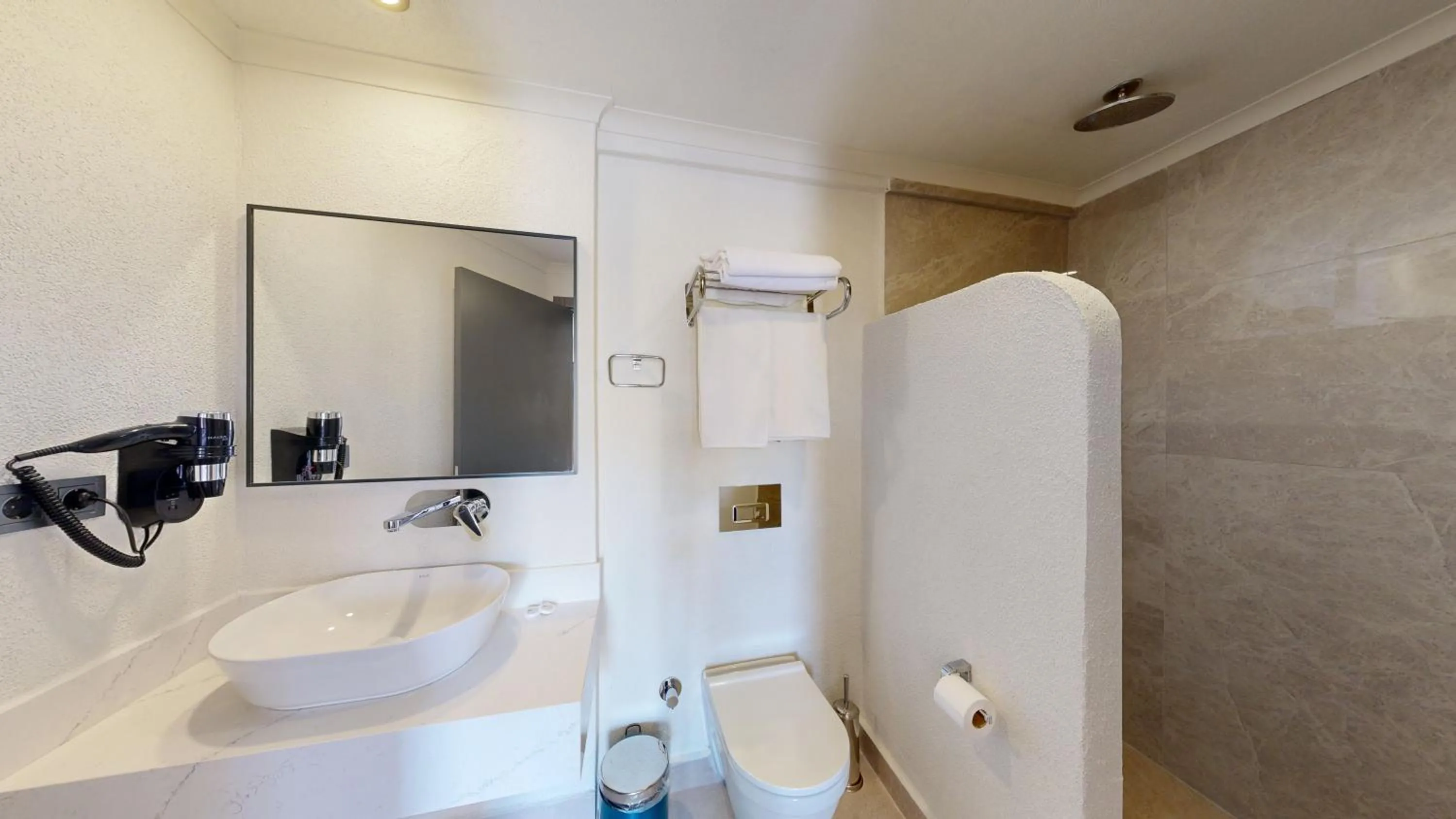 Bathroom in Unsal Hotel