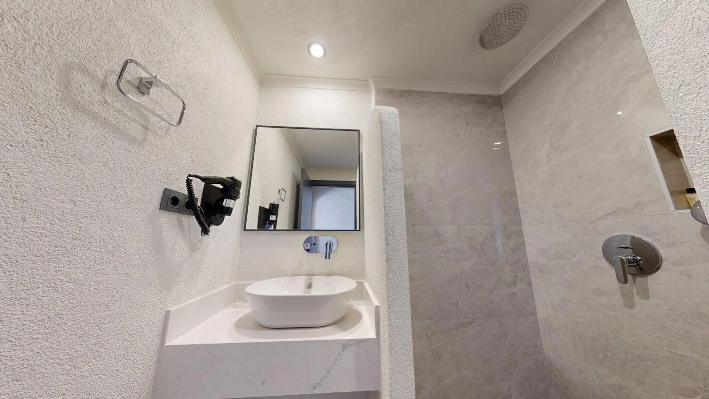 Bathroom in Unsal Hotel