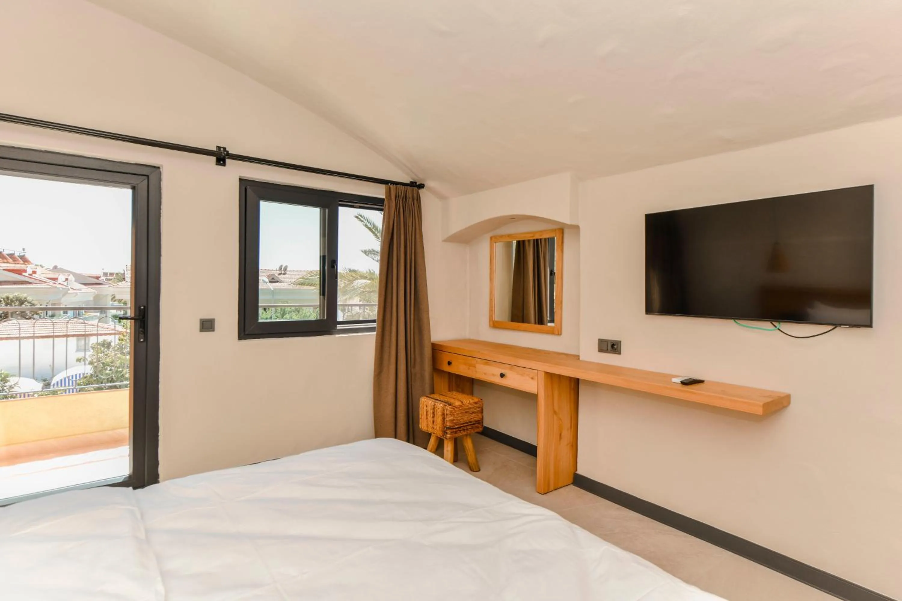 TV and multimedia, Bed in Unsal Hotel