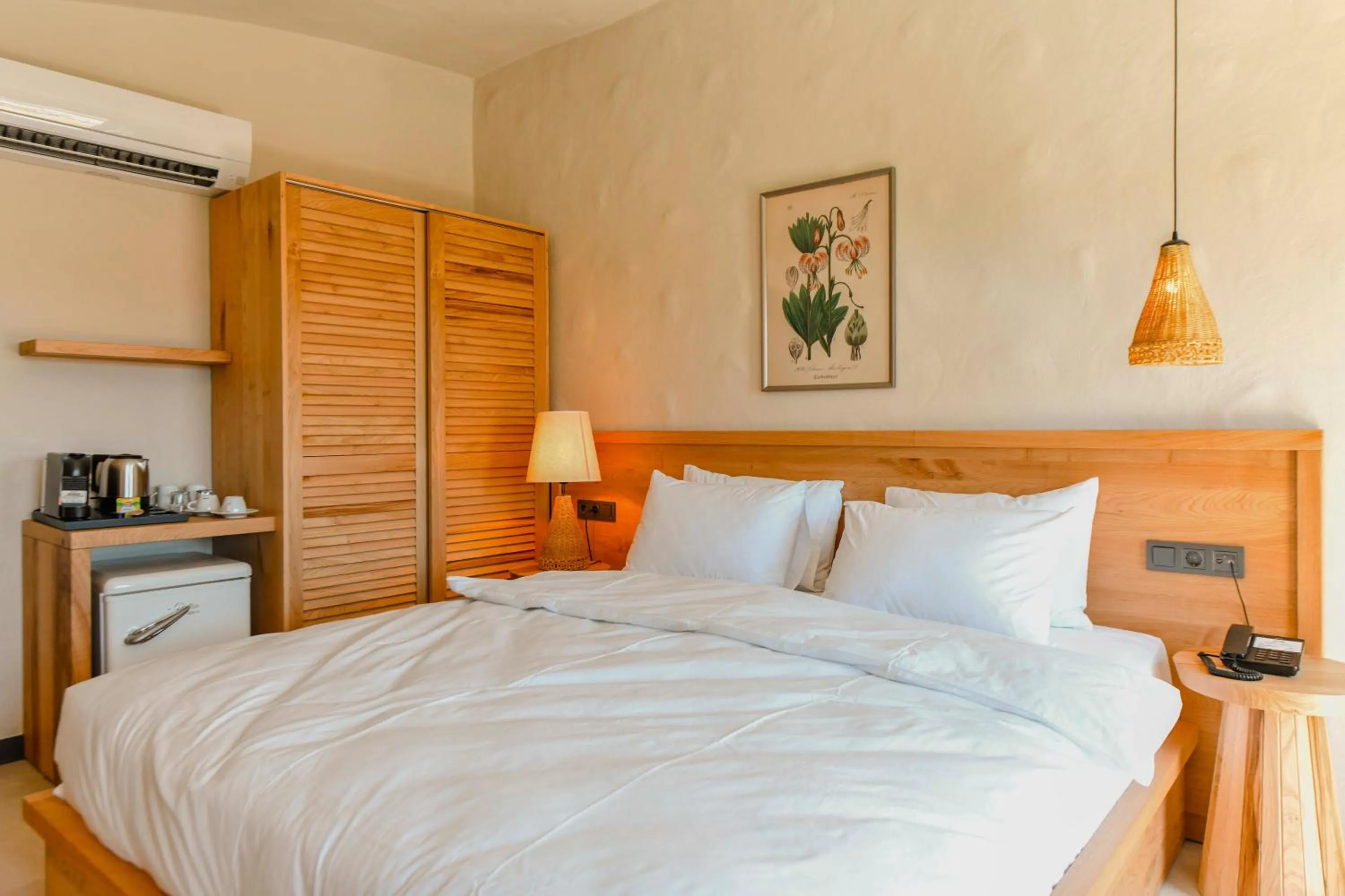 Coffee/tea facilities, Bed in Unsal Hotel