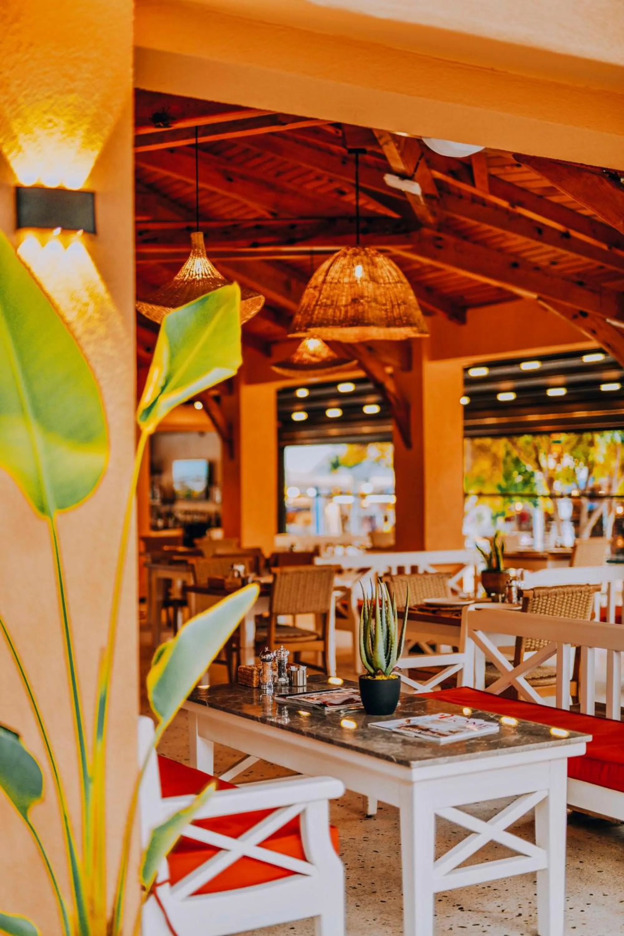 Restaurant/places to eat in Unsal Hotel