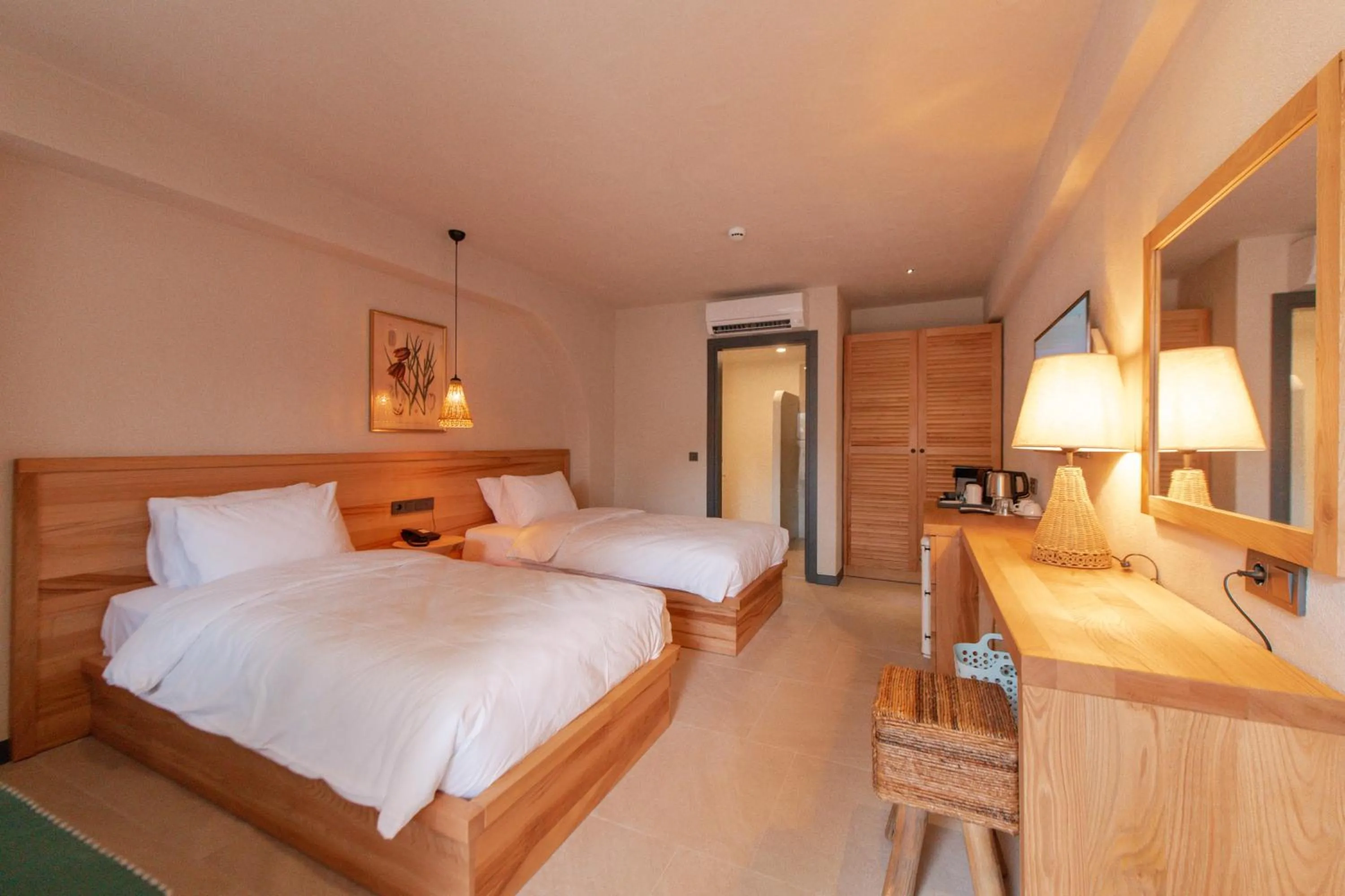 Bedroom, Bed in Unsal Hotel